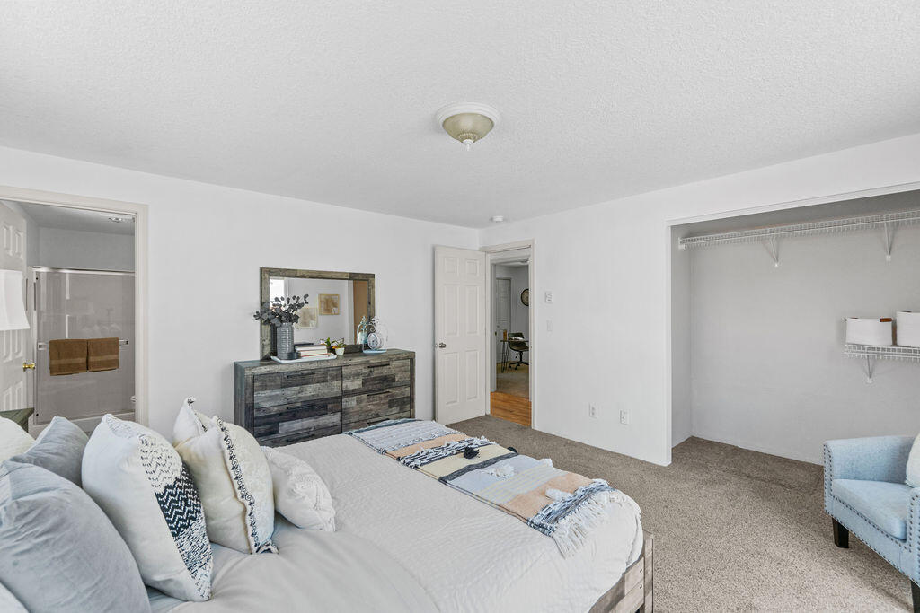 108 N Dark Horse Lane