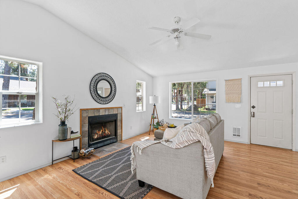 108 N Dark Horse Lane