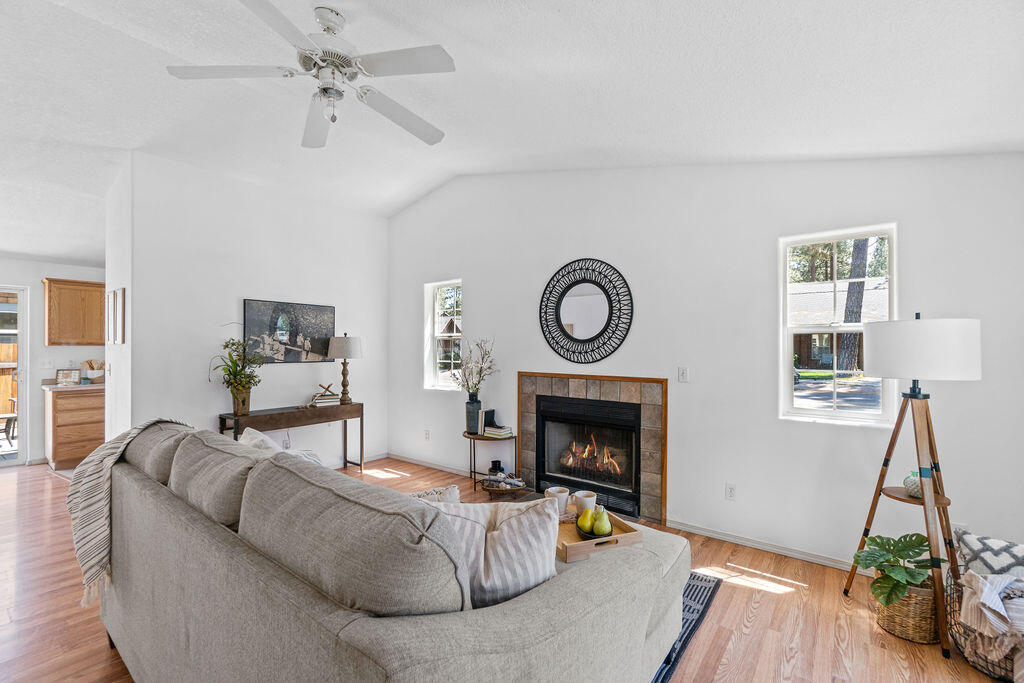 108 N Dark Horse Lane