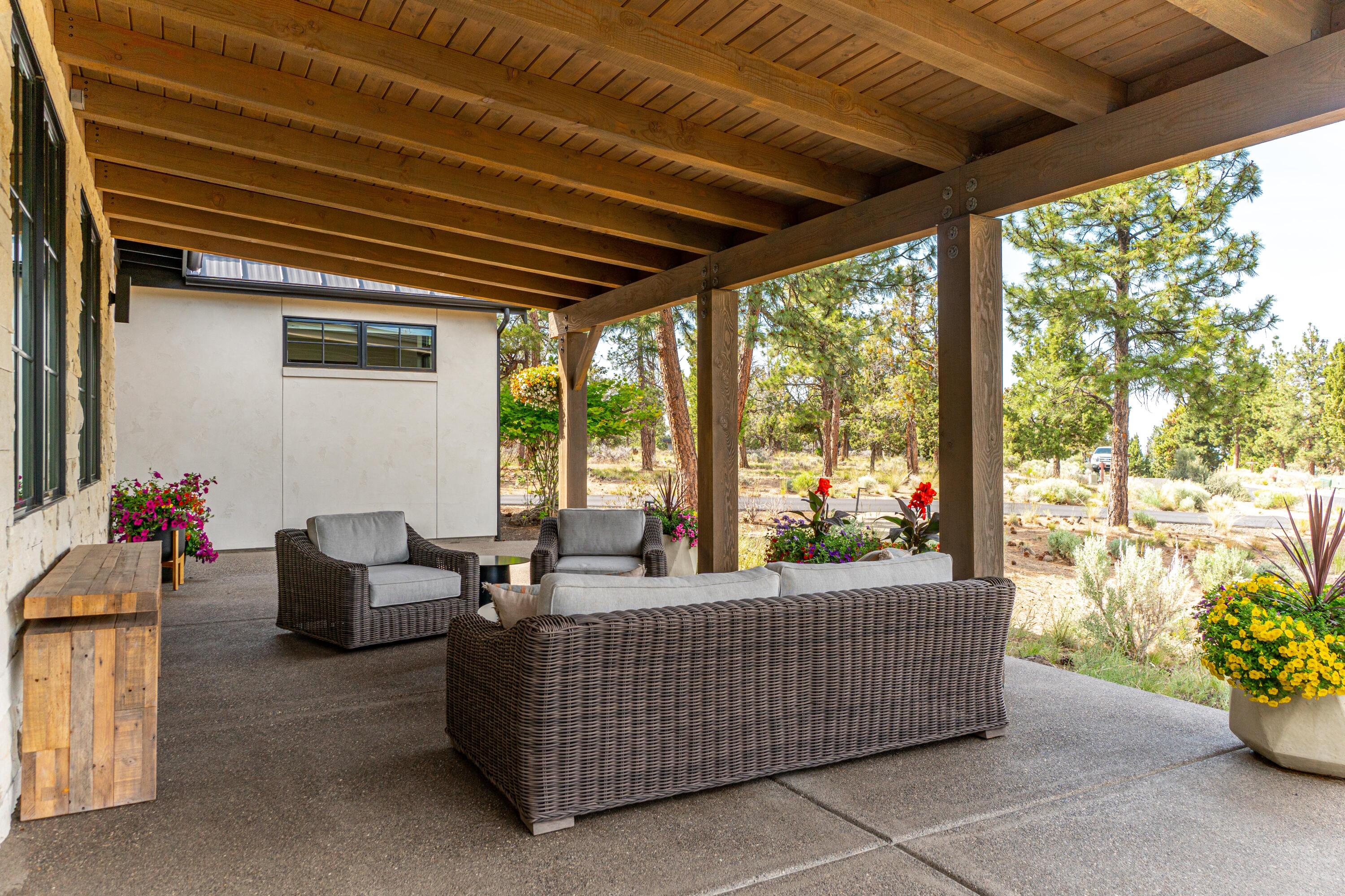 1477 NW Puccoon Court