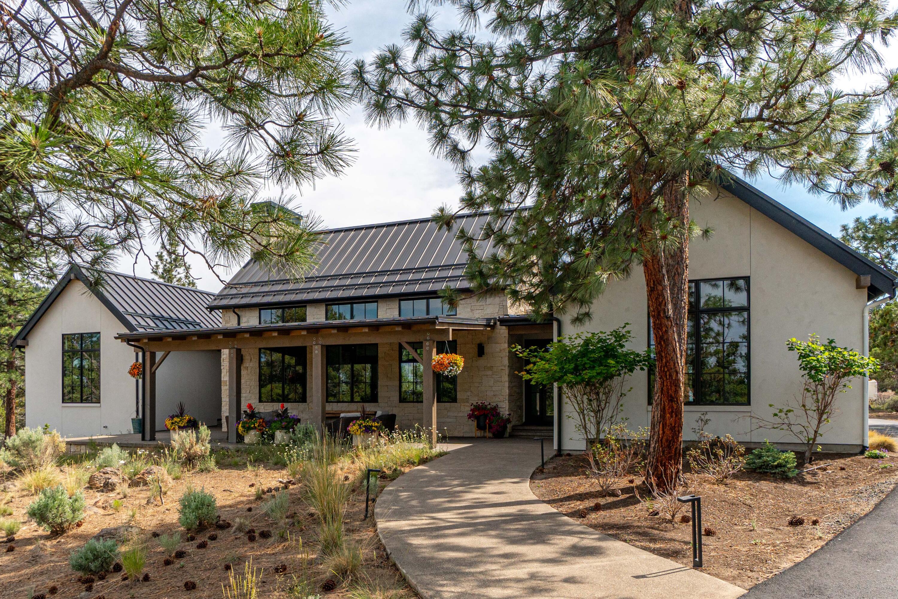 1477 NW Puccoon Court