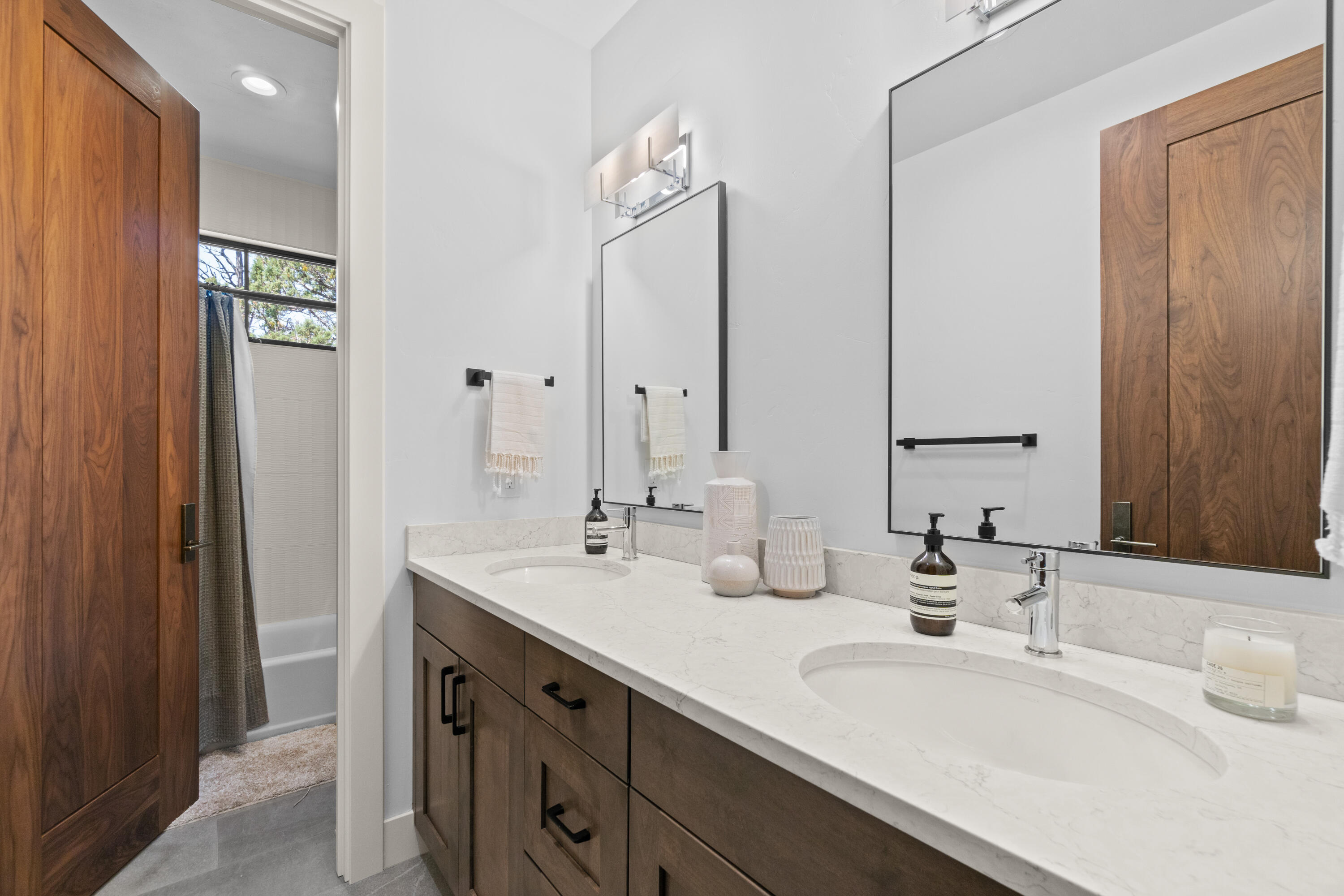 1477 NW Puccoon Court