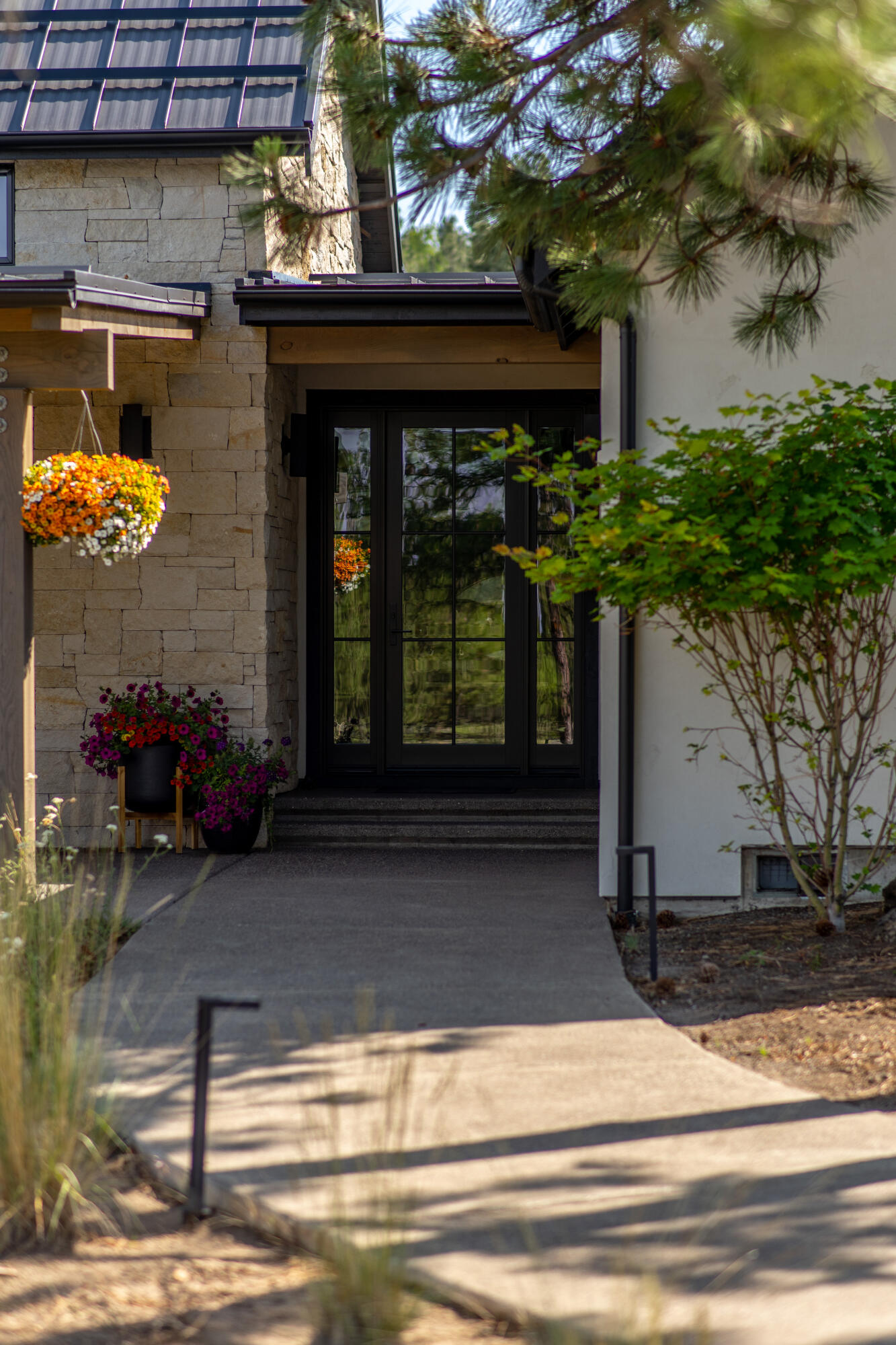 1477 NW Puccoon Court