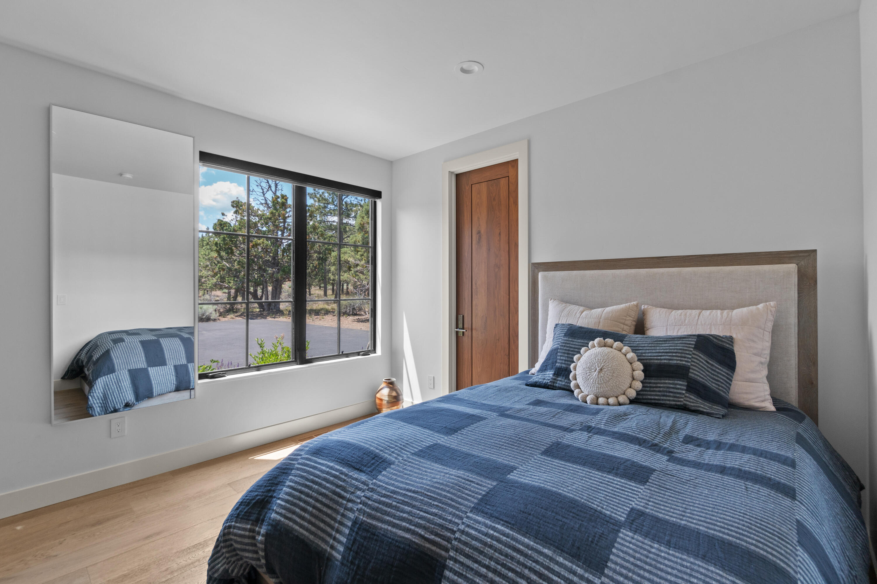 1477 NW Puccoon Court