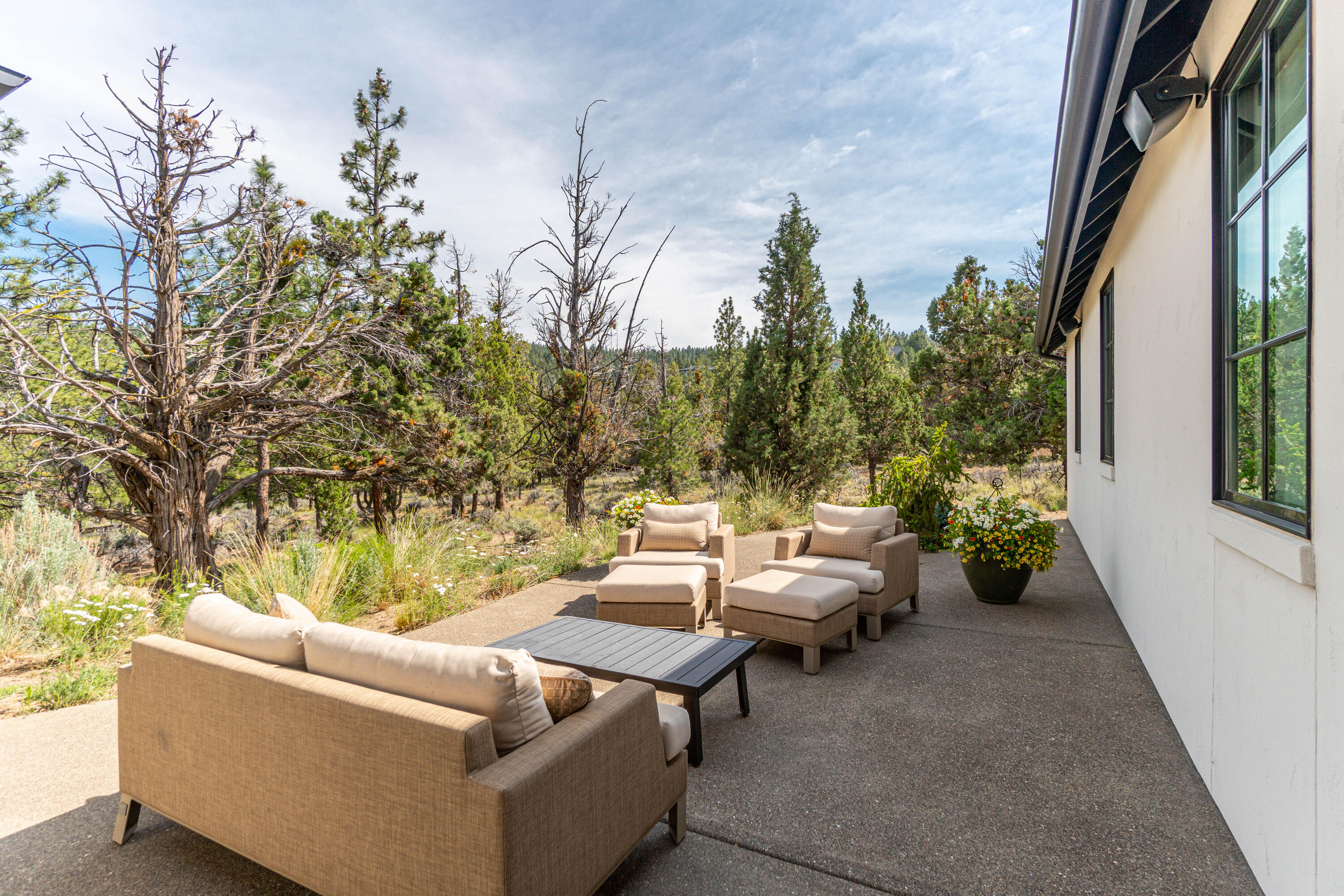 1477 NW Puccoon Court