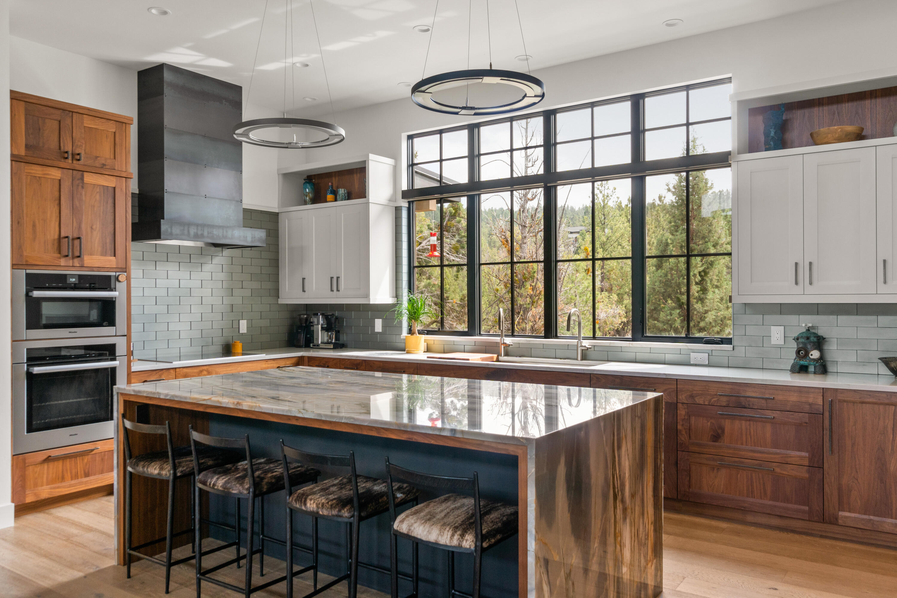 1477 NW Puccoon Court