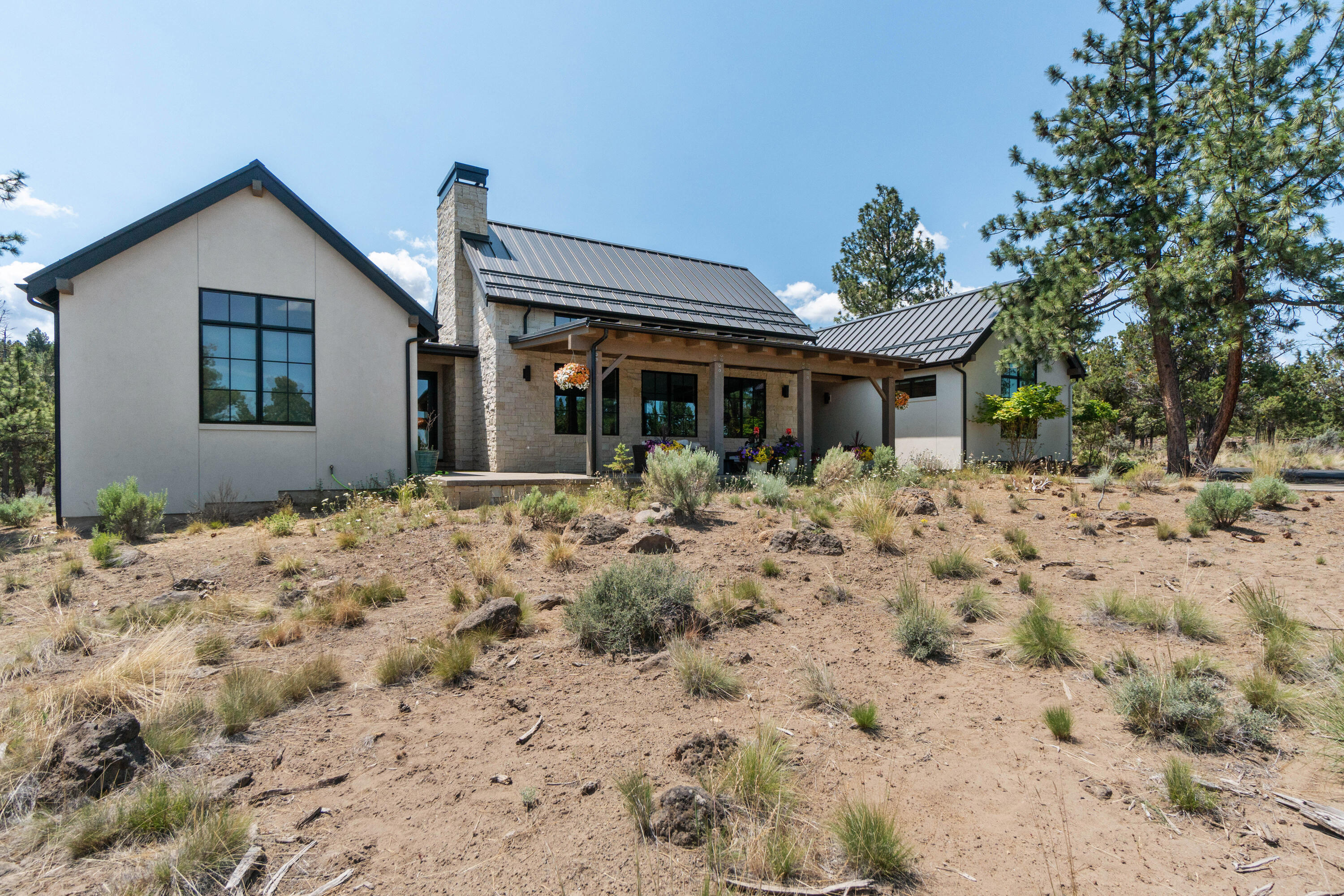 1477 NW Puccoon Court