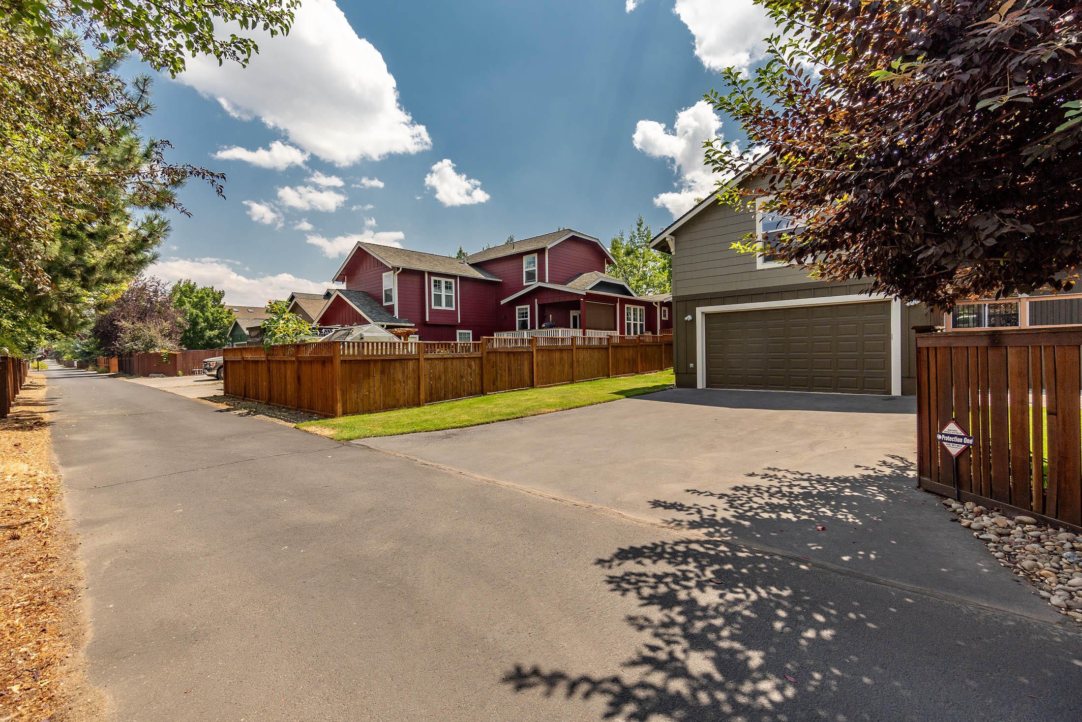 2776 NE Red Oak Drive