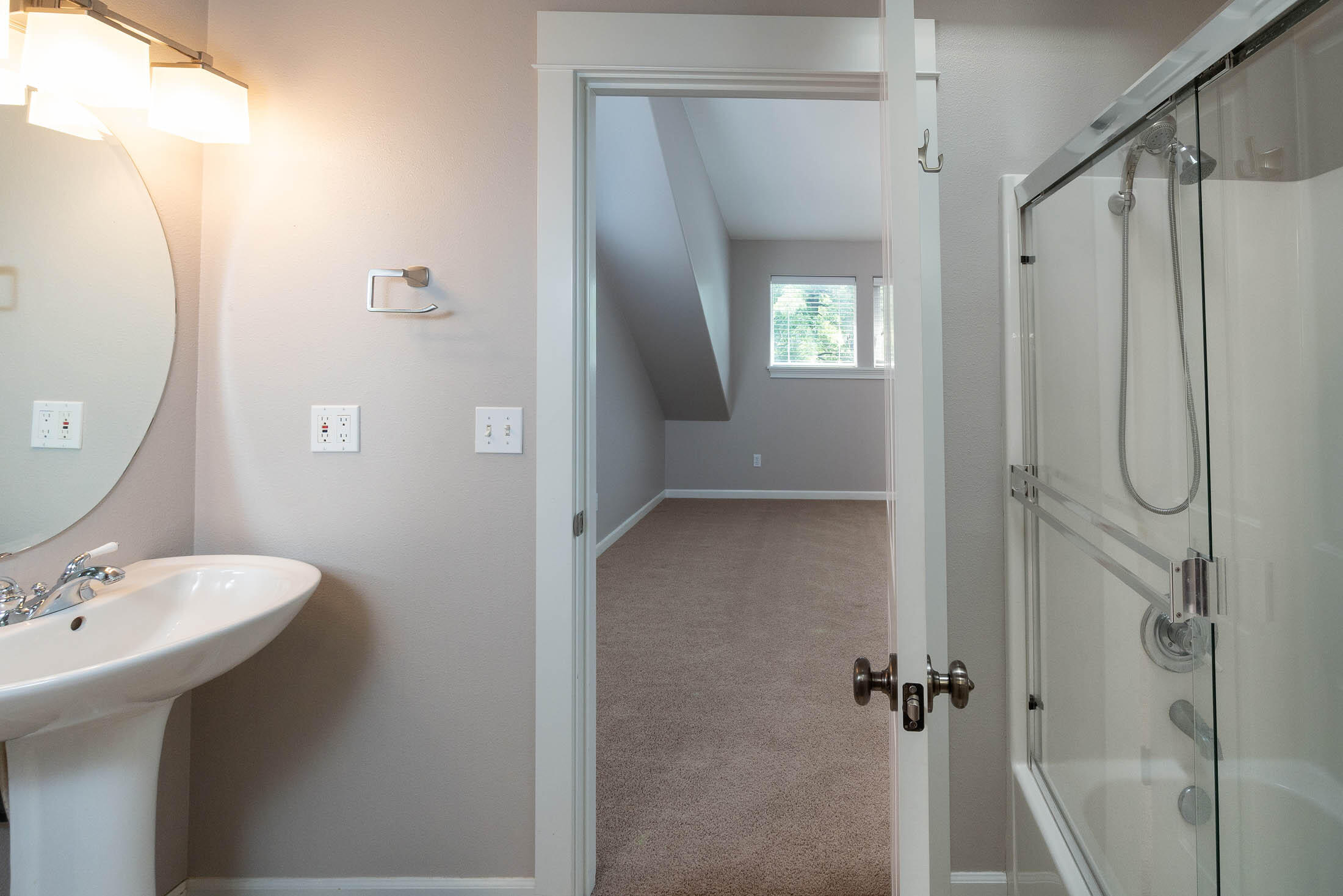 2776 NE Red Oak Drive