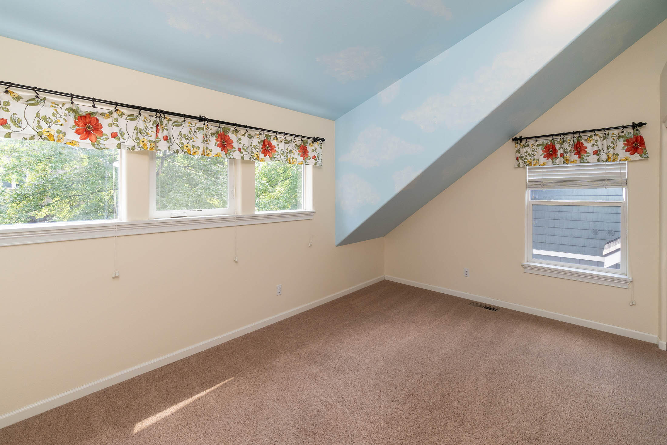 2776 NE Red Oak Drive