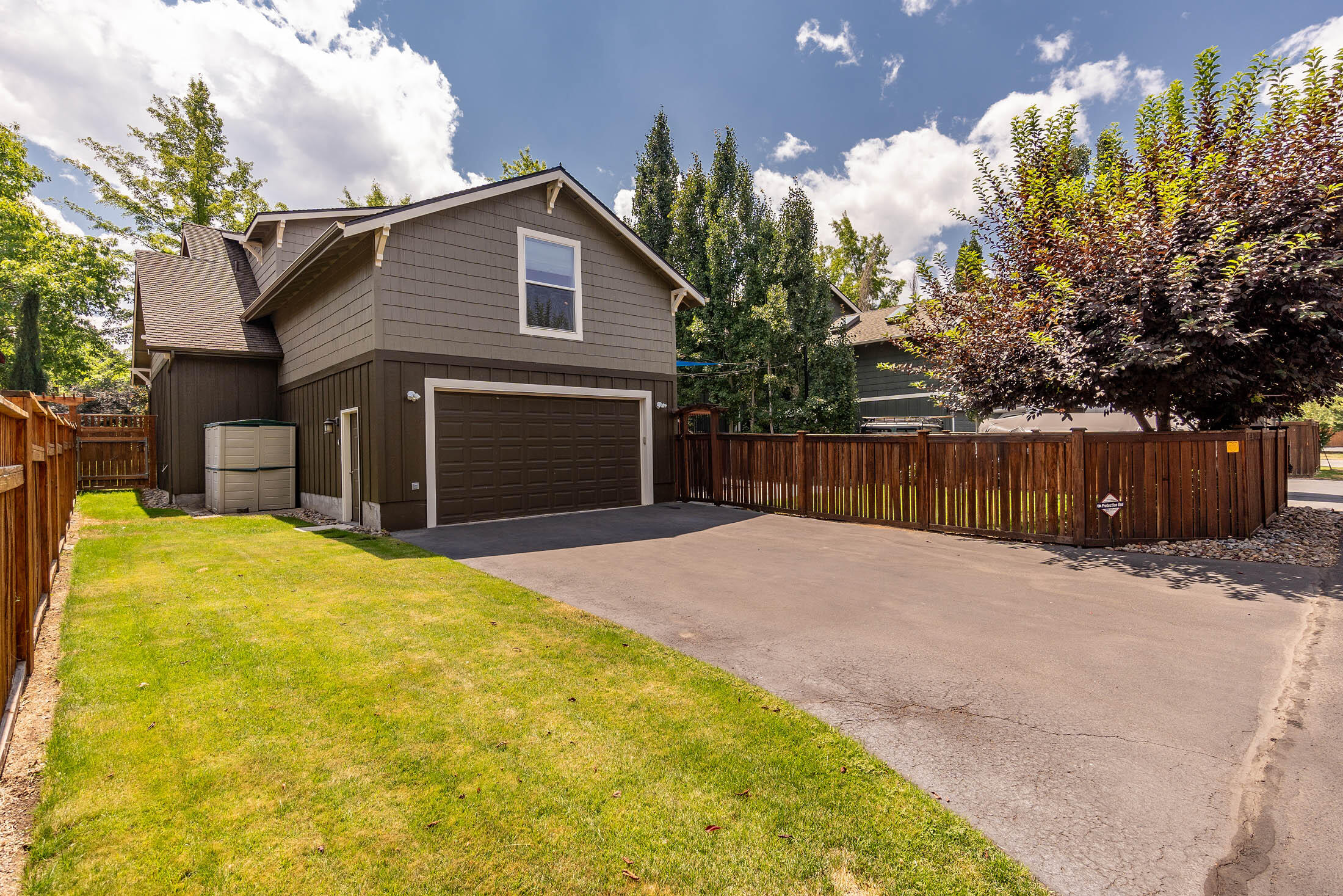 2776 NE Red Oak Drive