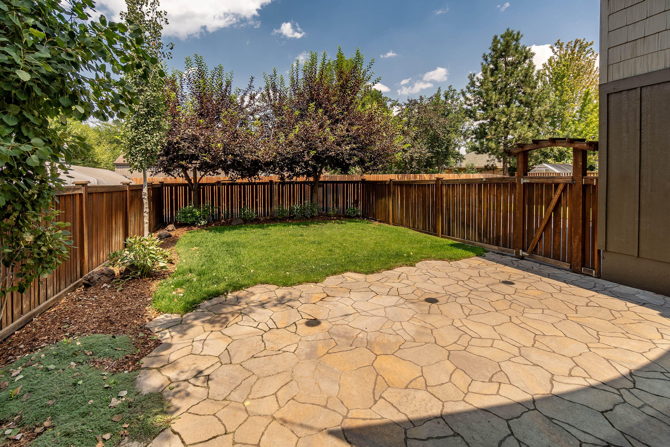 2776 NE Red Oak Drive