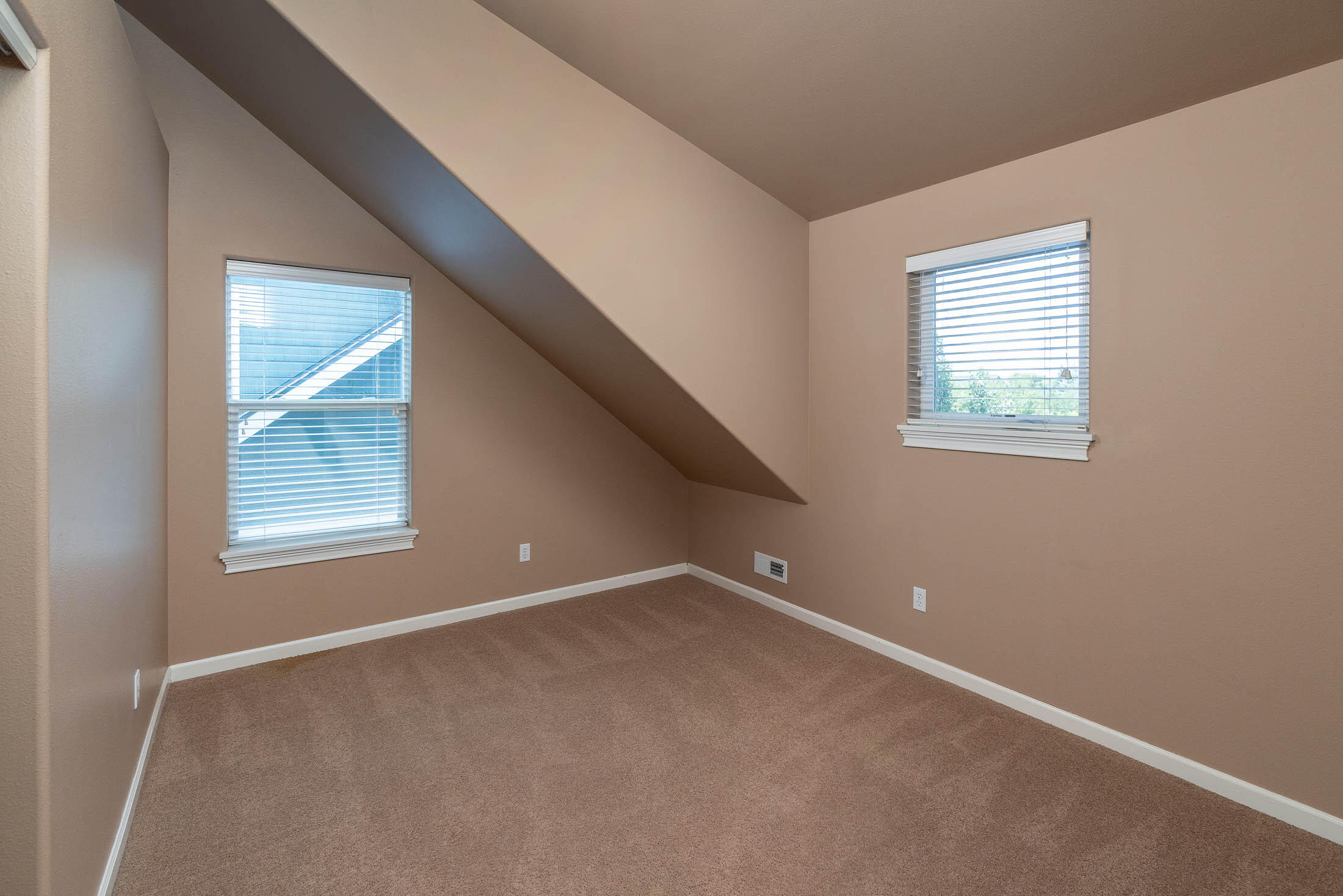 2776 NE Red Oak Drive