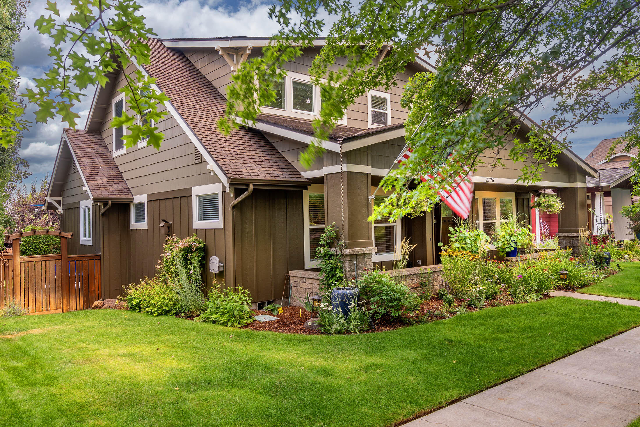 2776 NE Red Oak Drive