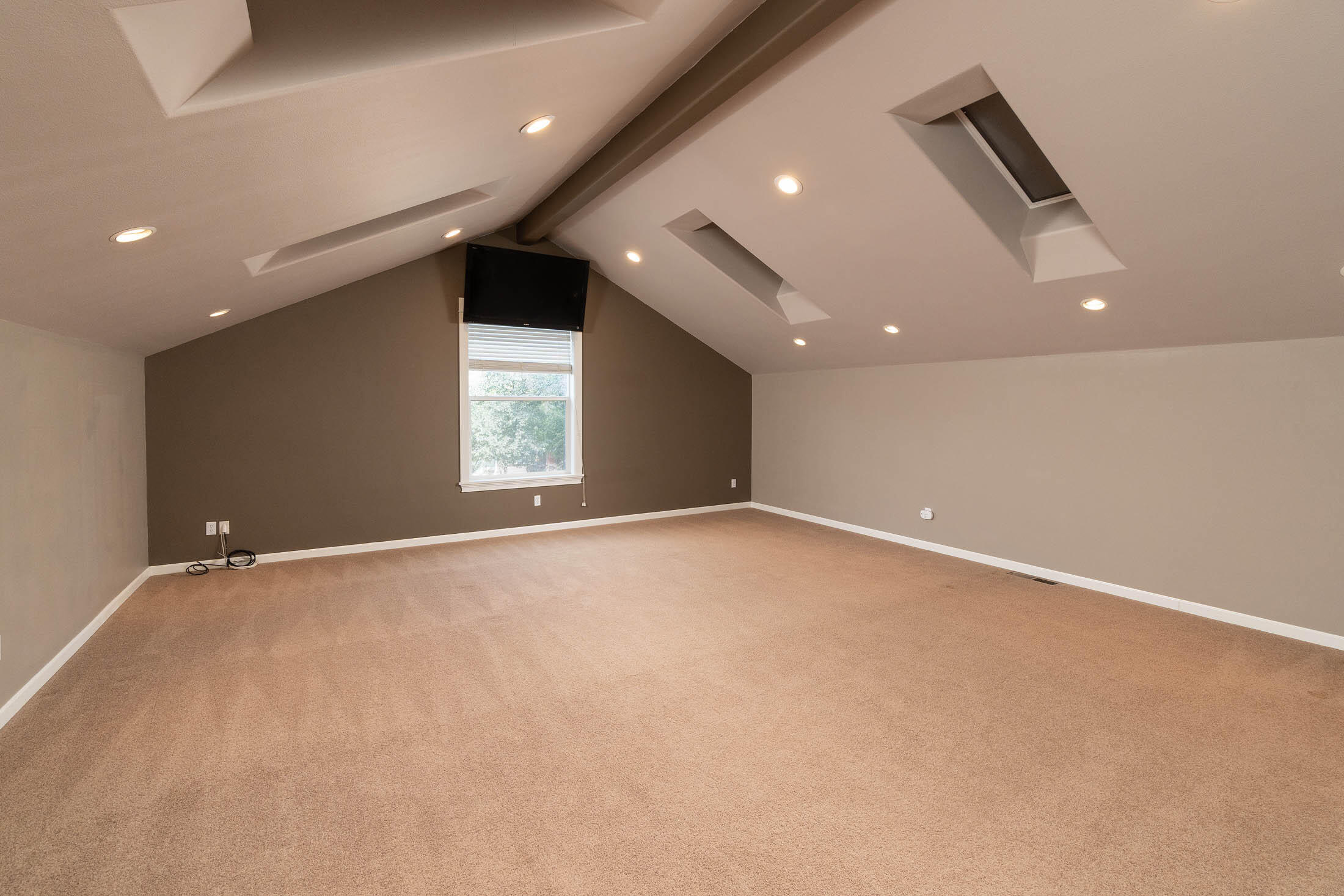 2776 NE Red Oak Drive