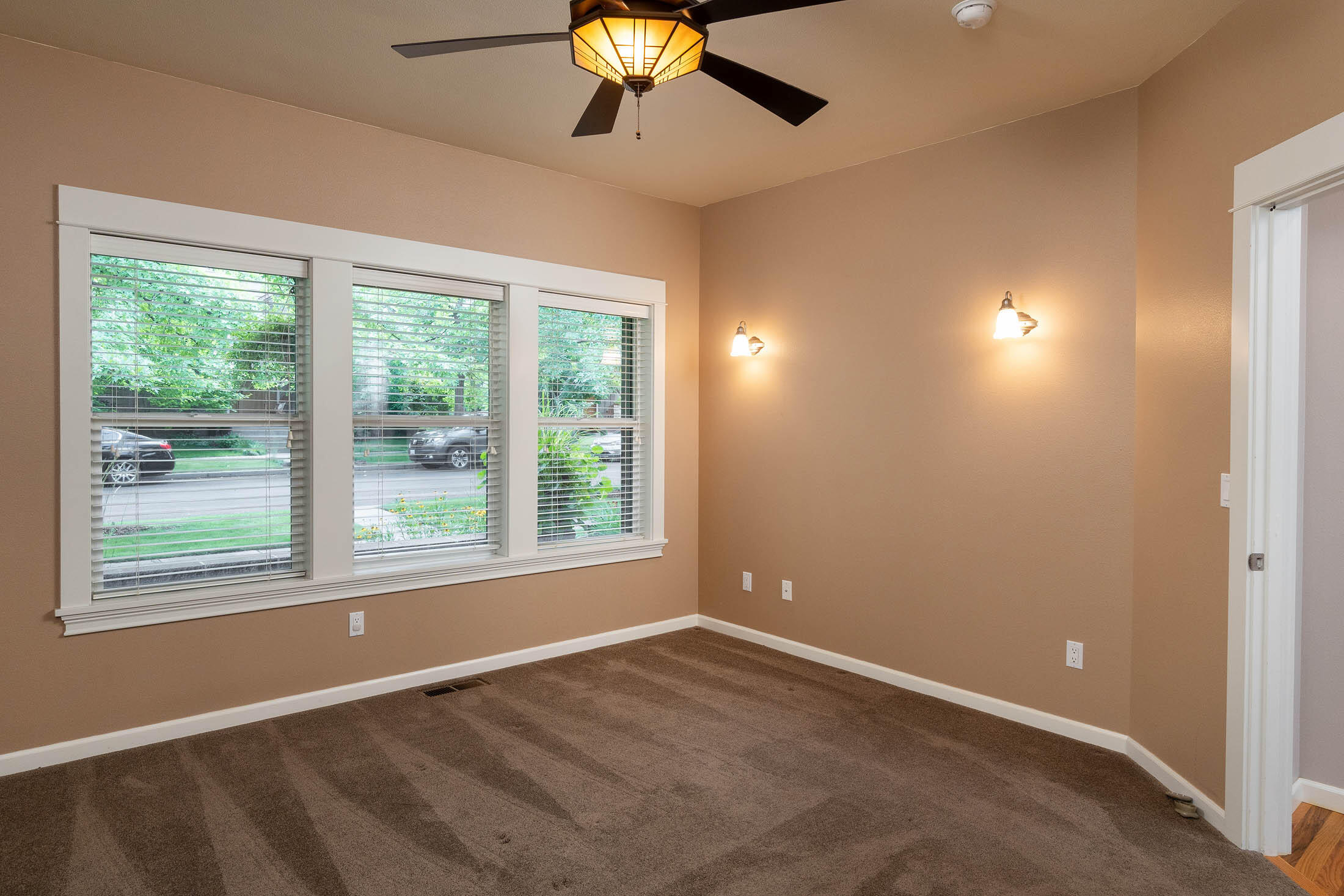 2776 NE Red Oak Drive