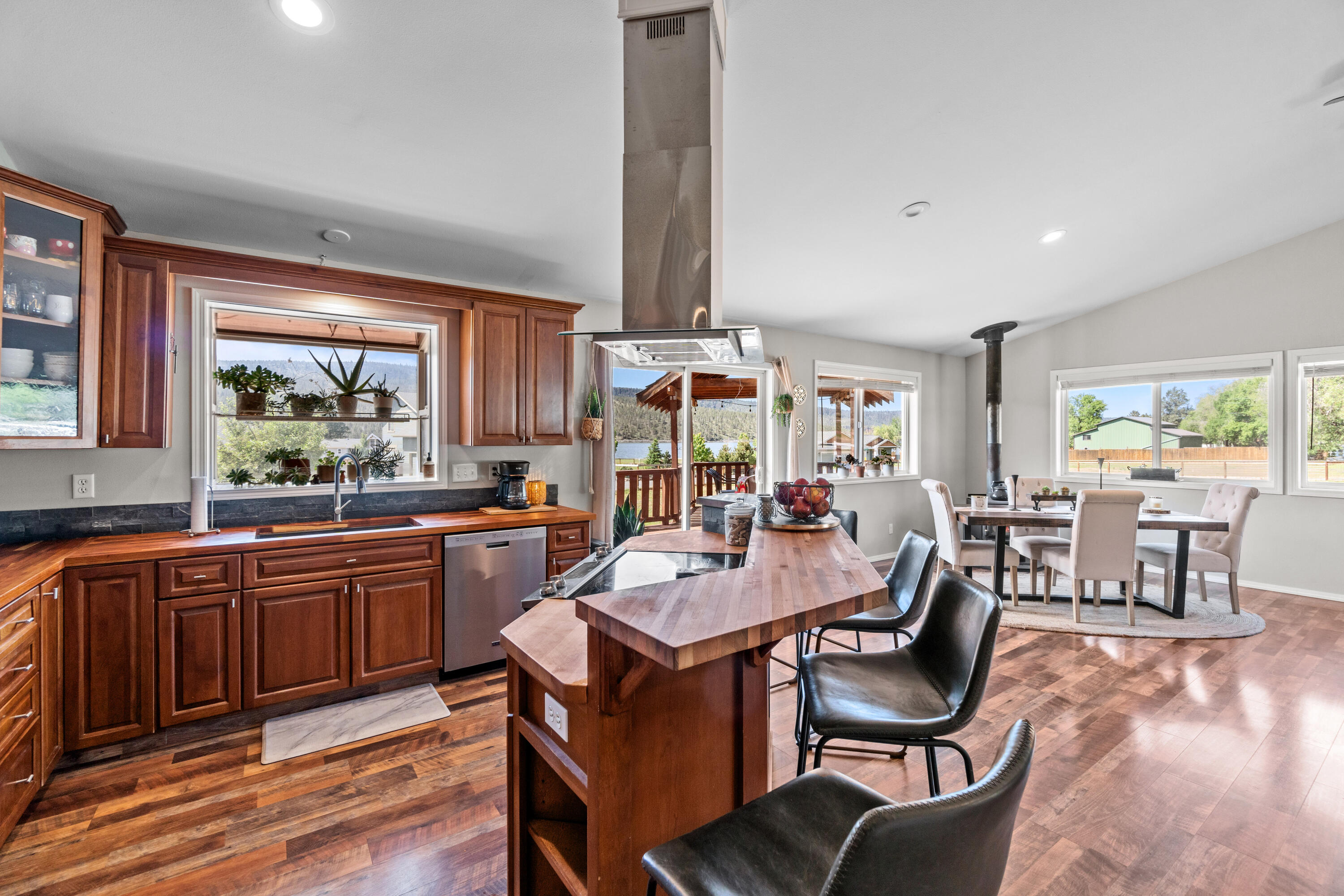 1510 NE Haytons Elk View Lane