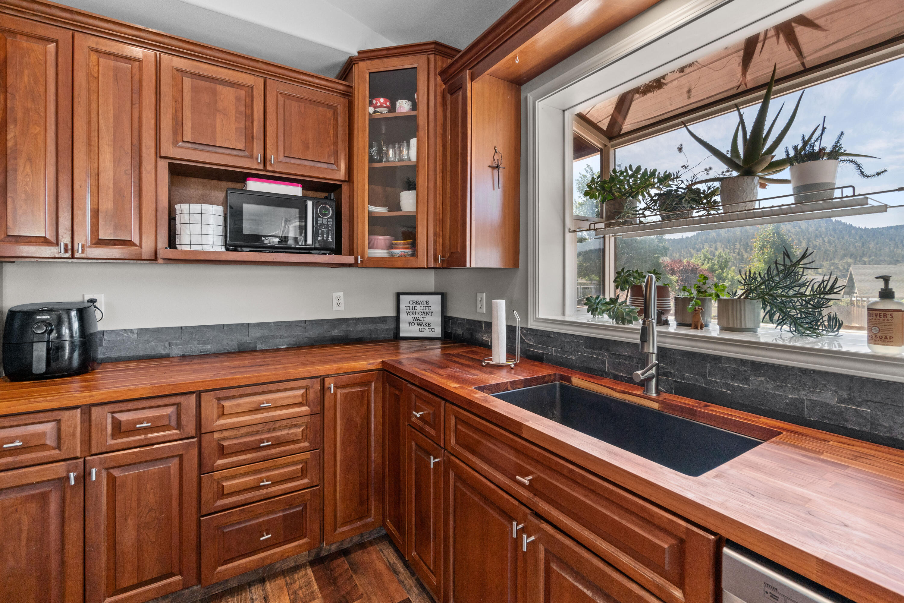 1510 NE Haytons Elk View Lane