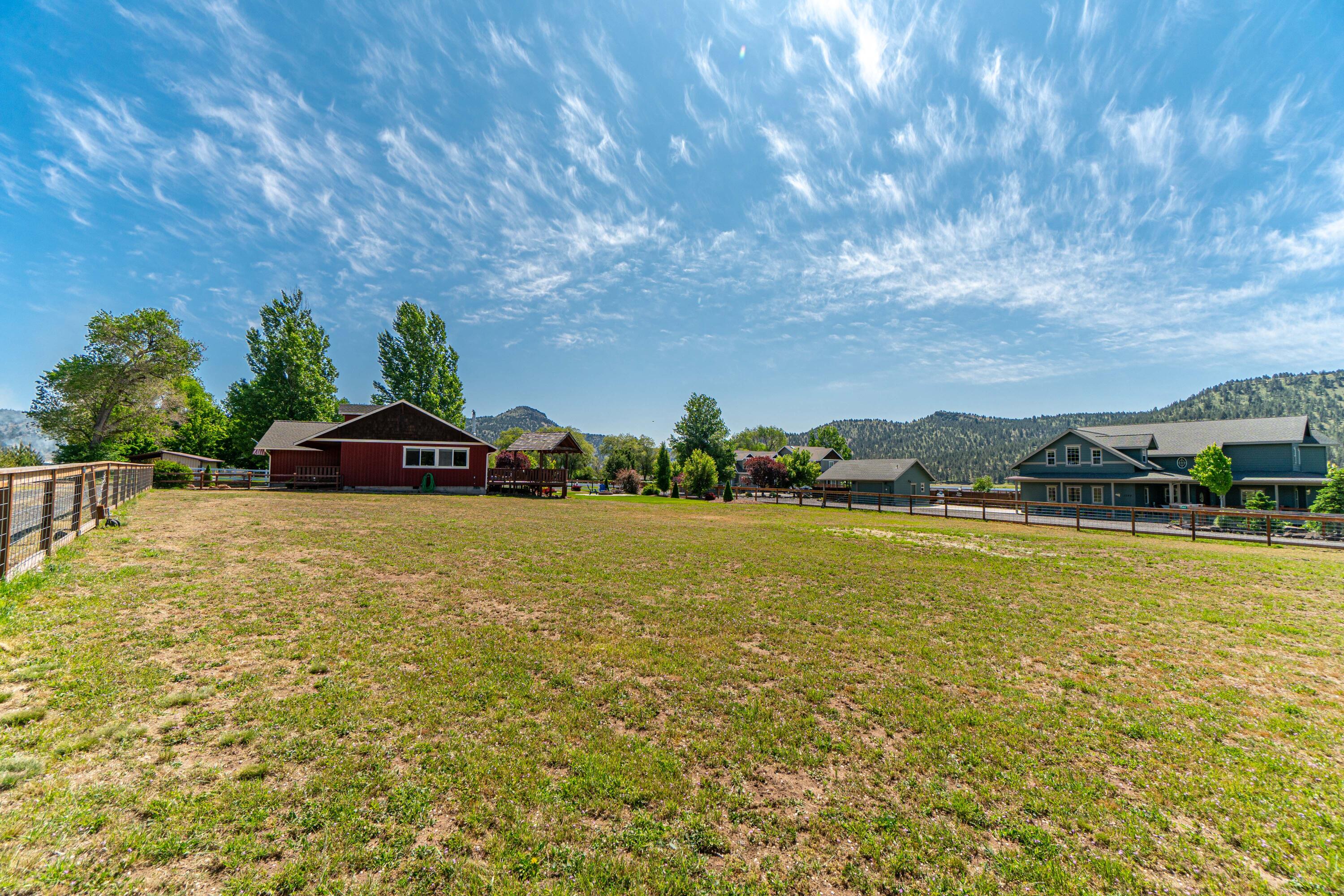 1510 NE Haytons Elk View Lane