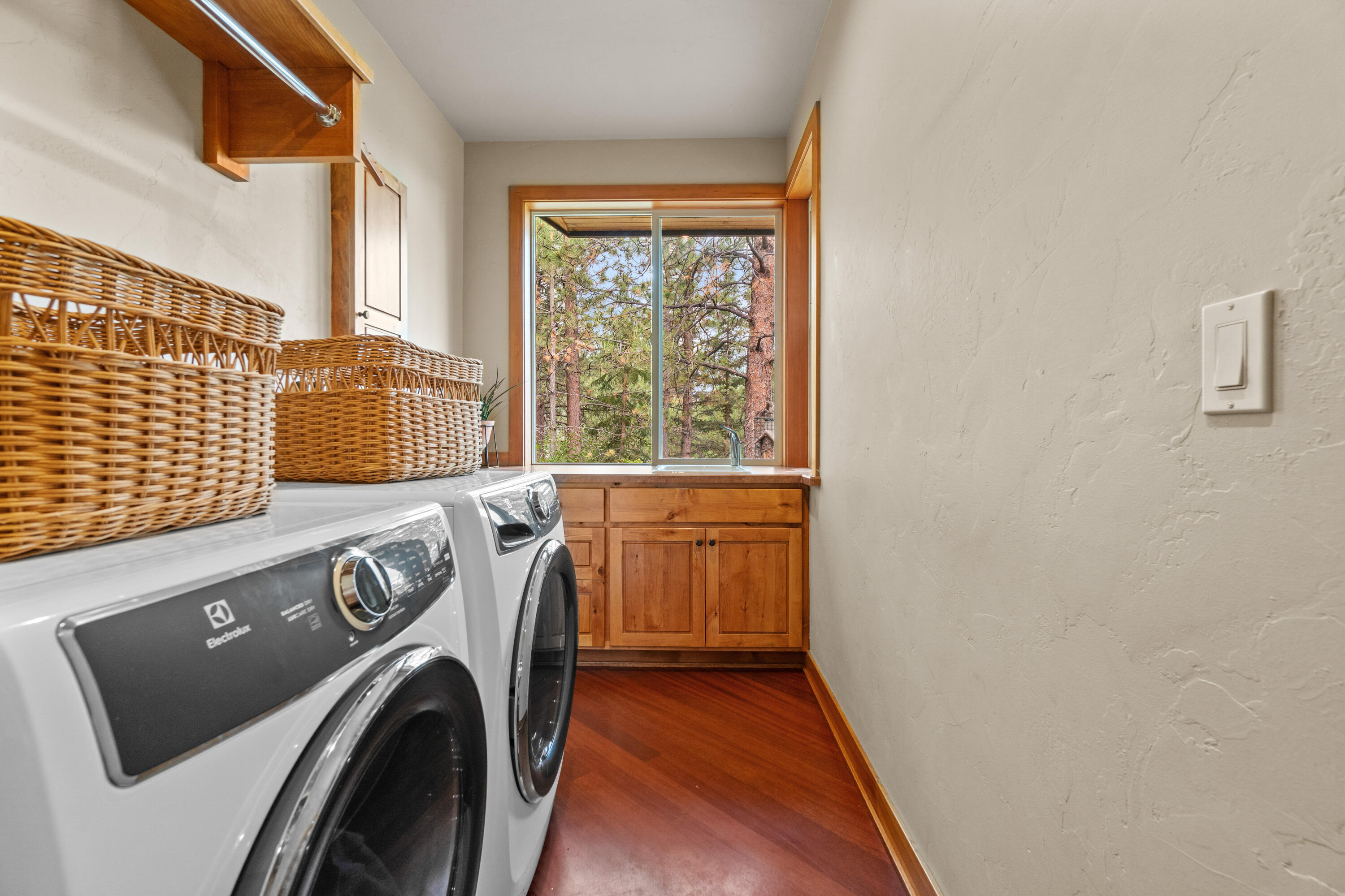 1654 NW Overlook Drive