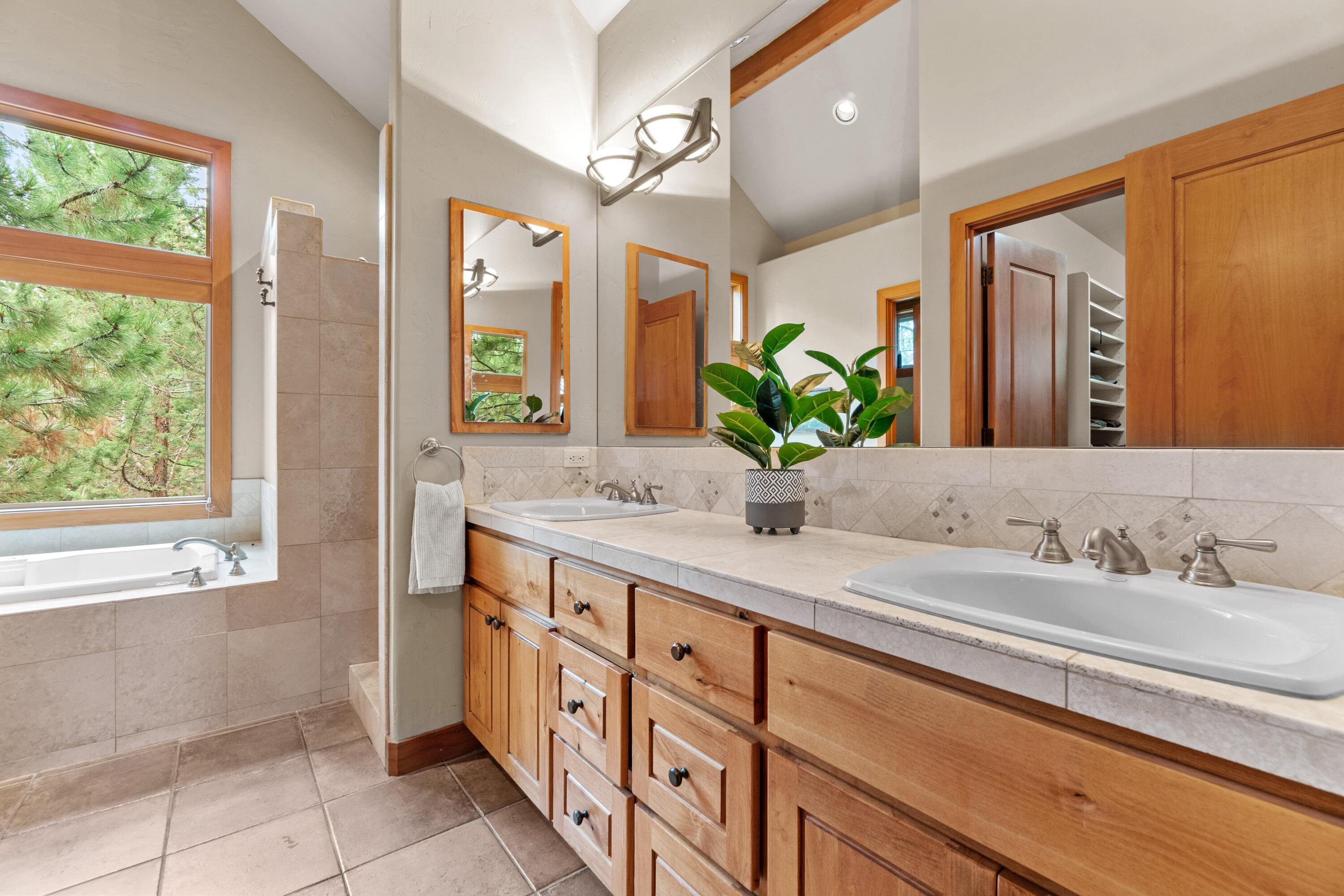 1654 NW Overlook Drive