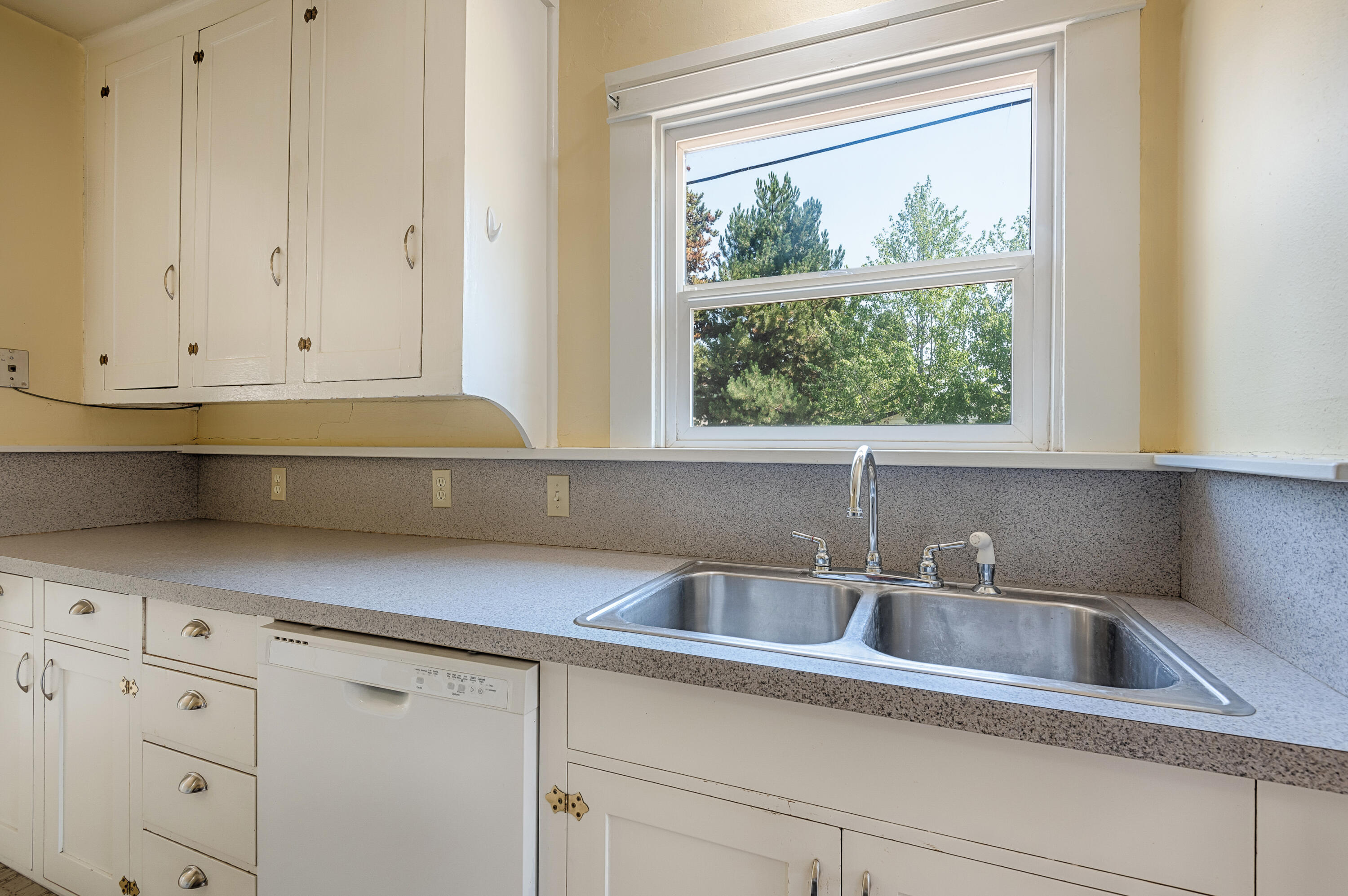 1206 NW Elgin Avenue