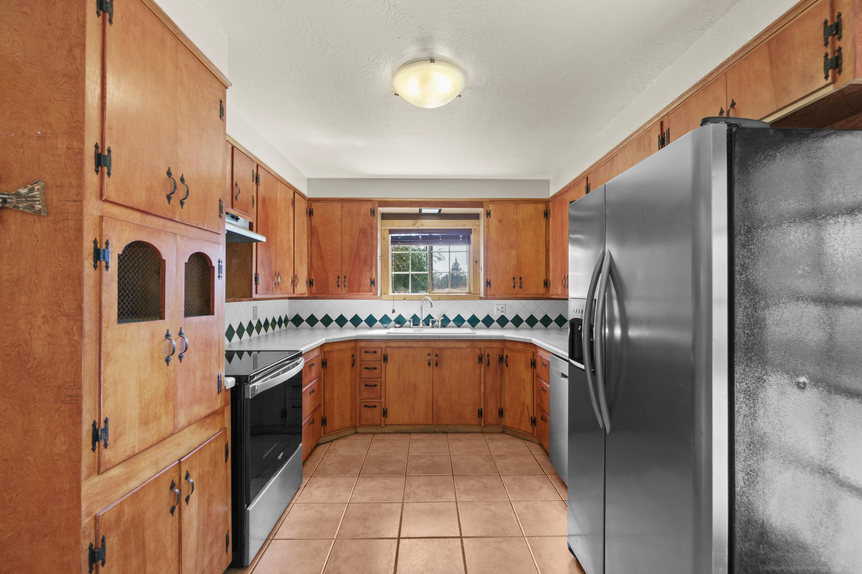 2929 NE Wilcox Avenue