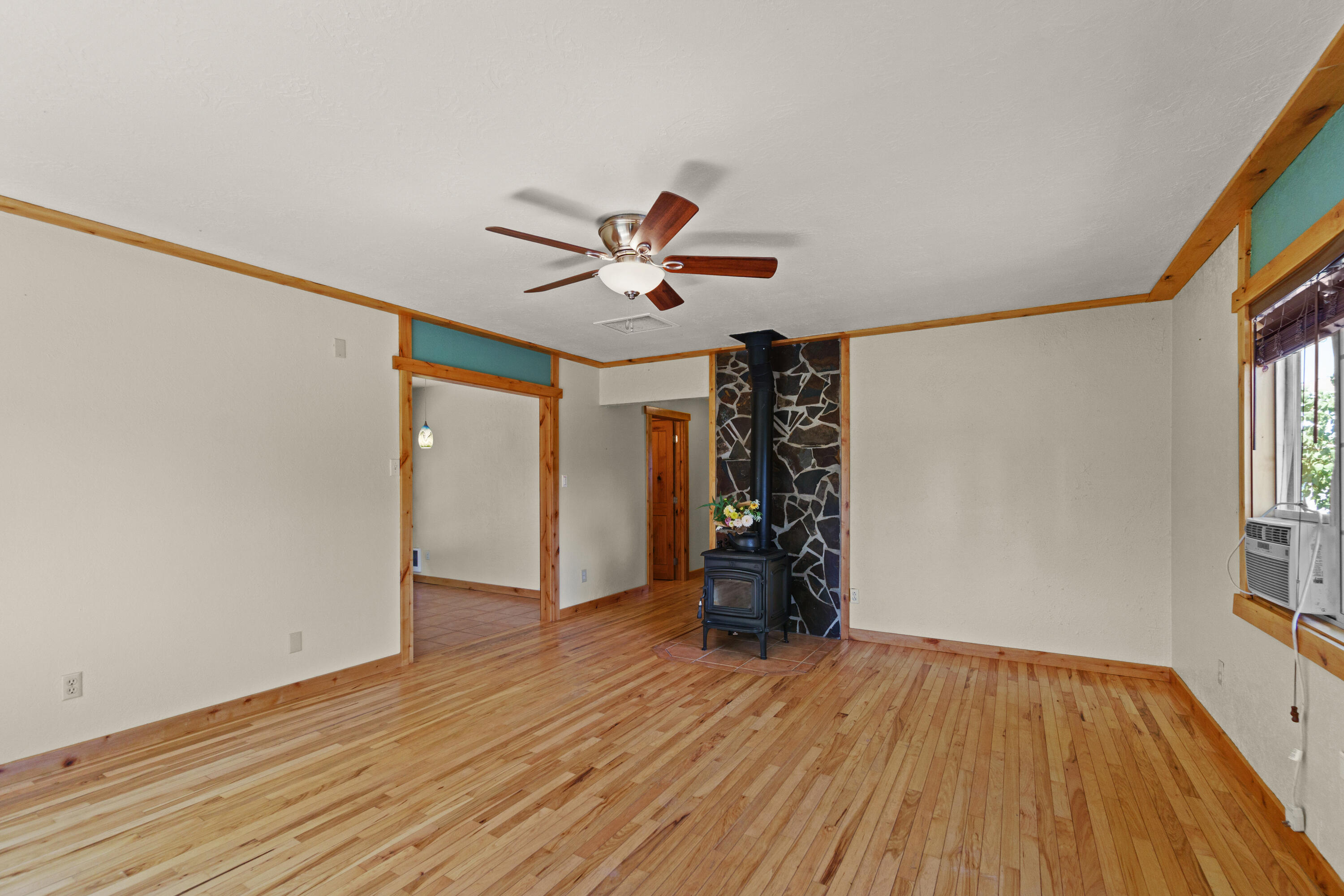 2929 NE Wilcox Avenue