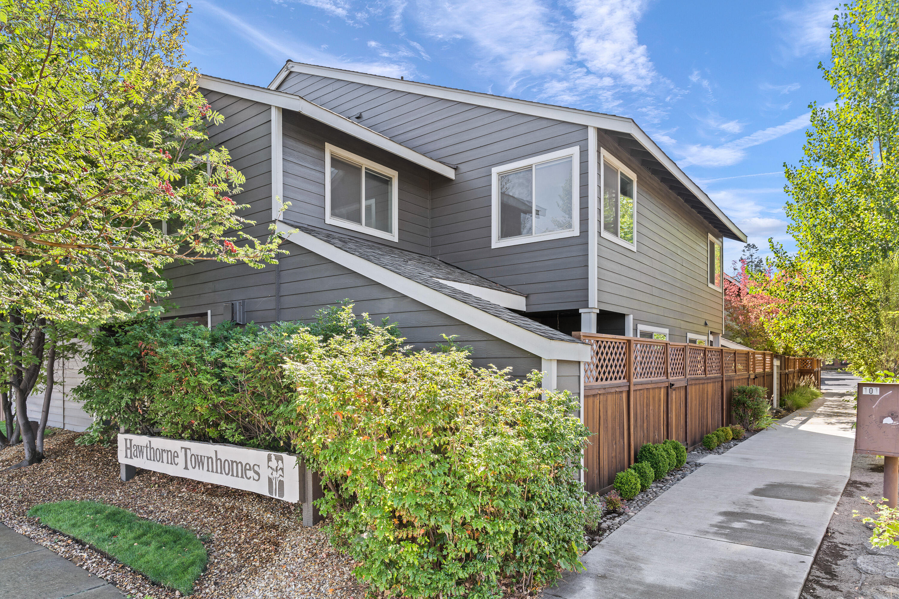 111 NW Hawthorne Avenue, APT 1