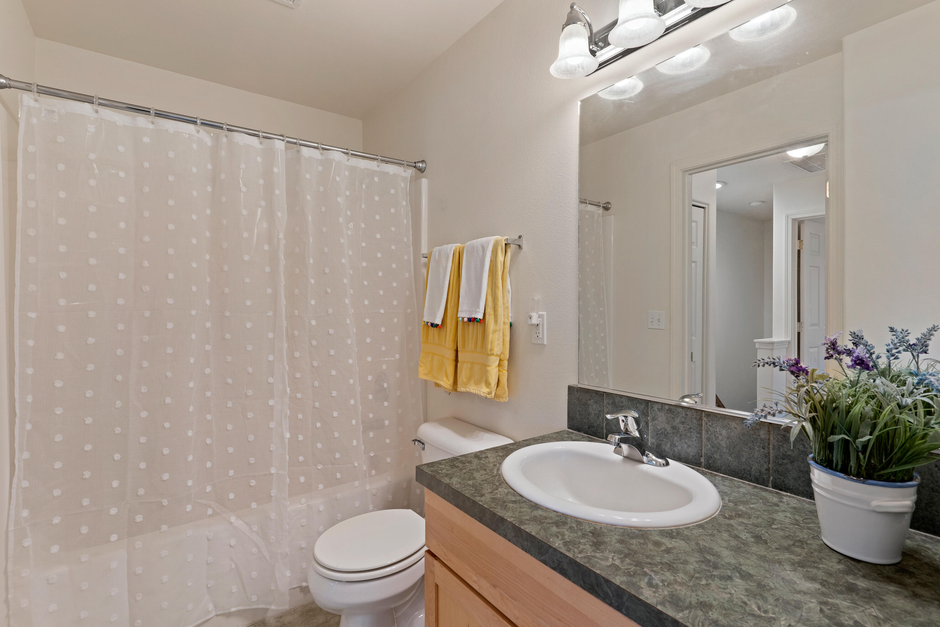 111 NW Hawthorne Avenue, APT 1