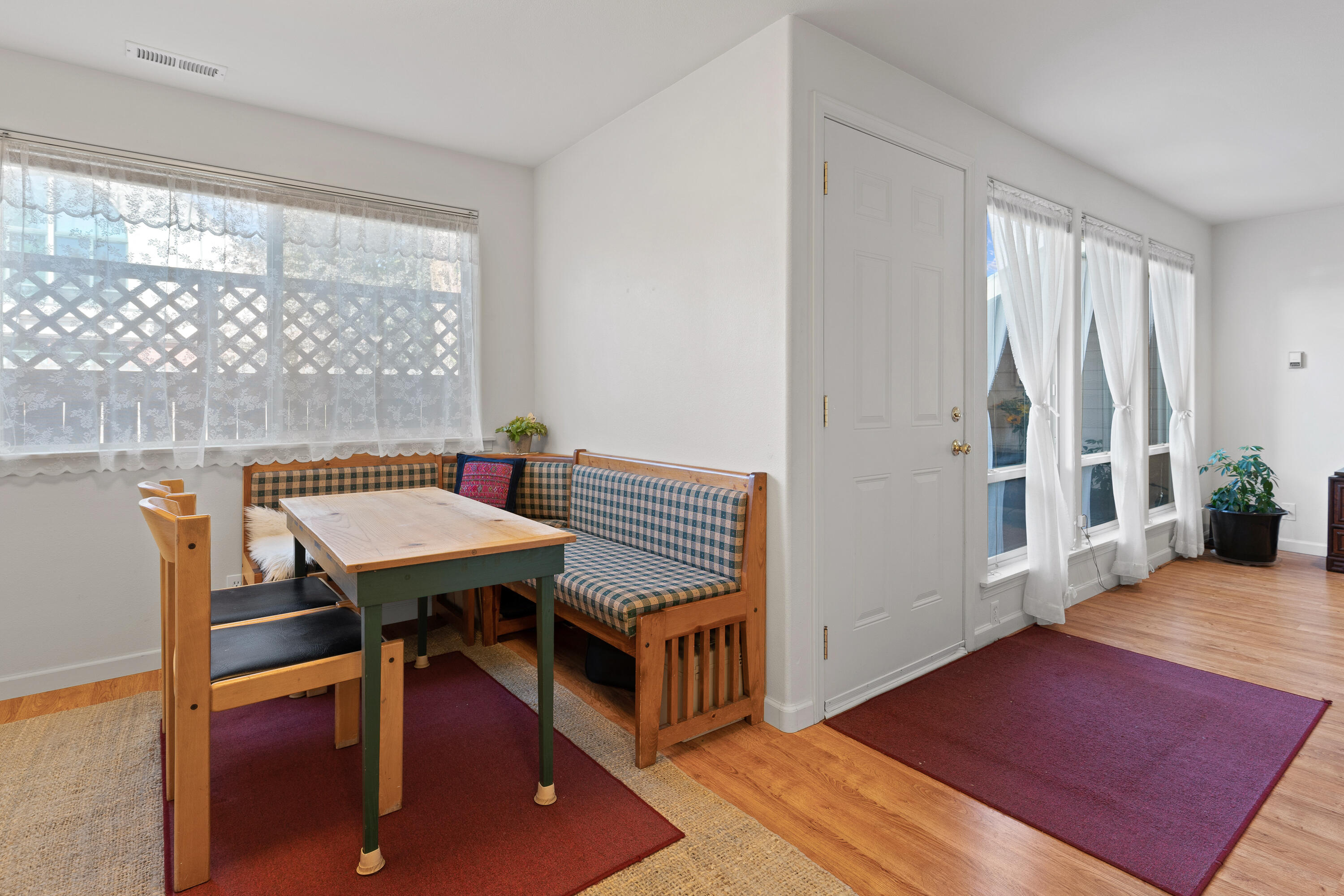 111 NW Hawthorne Avenue, APT 1