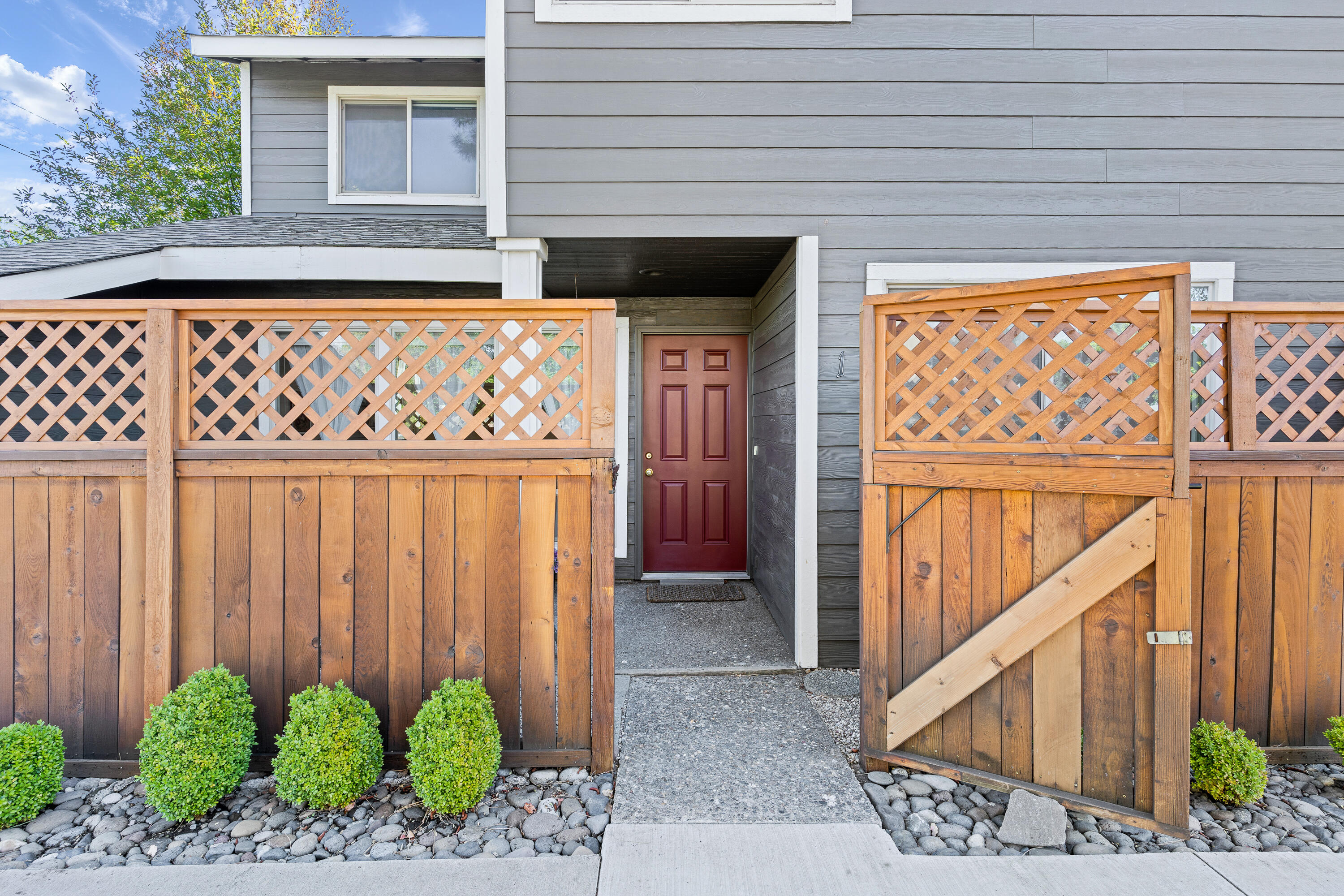 111 NW Hawthorne Avenue, APT 1