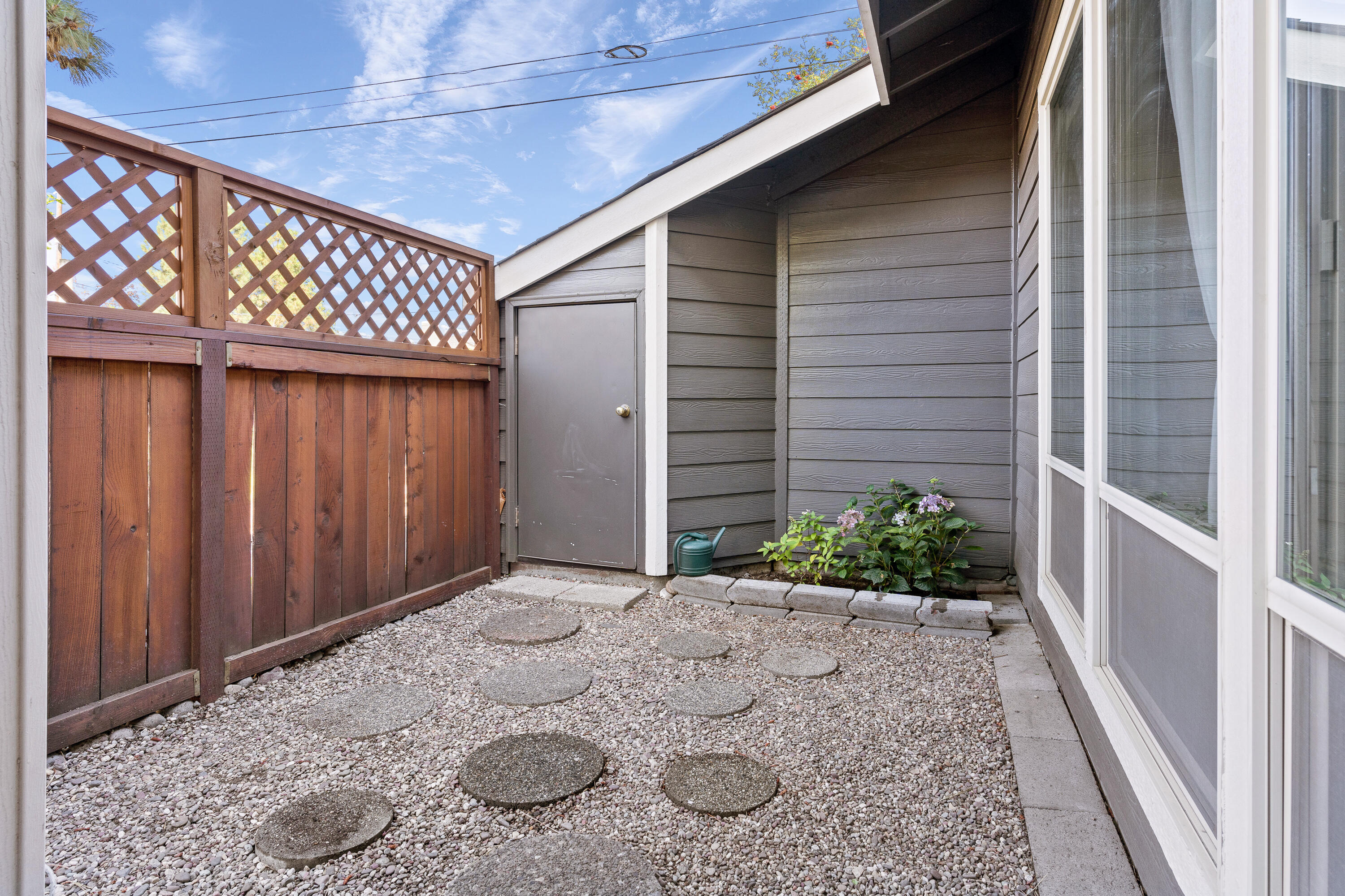 111 NW Hawthorne Avenue, APT 1