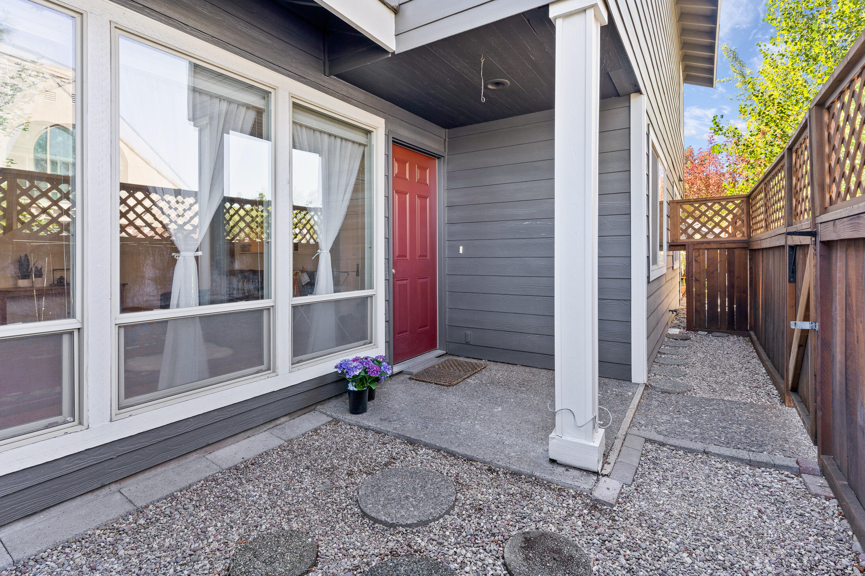 111 NW Hawthorne Avenue, APT 1