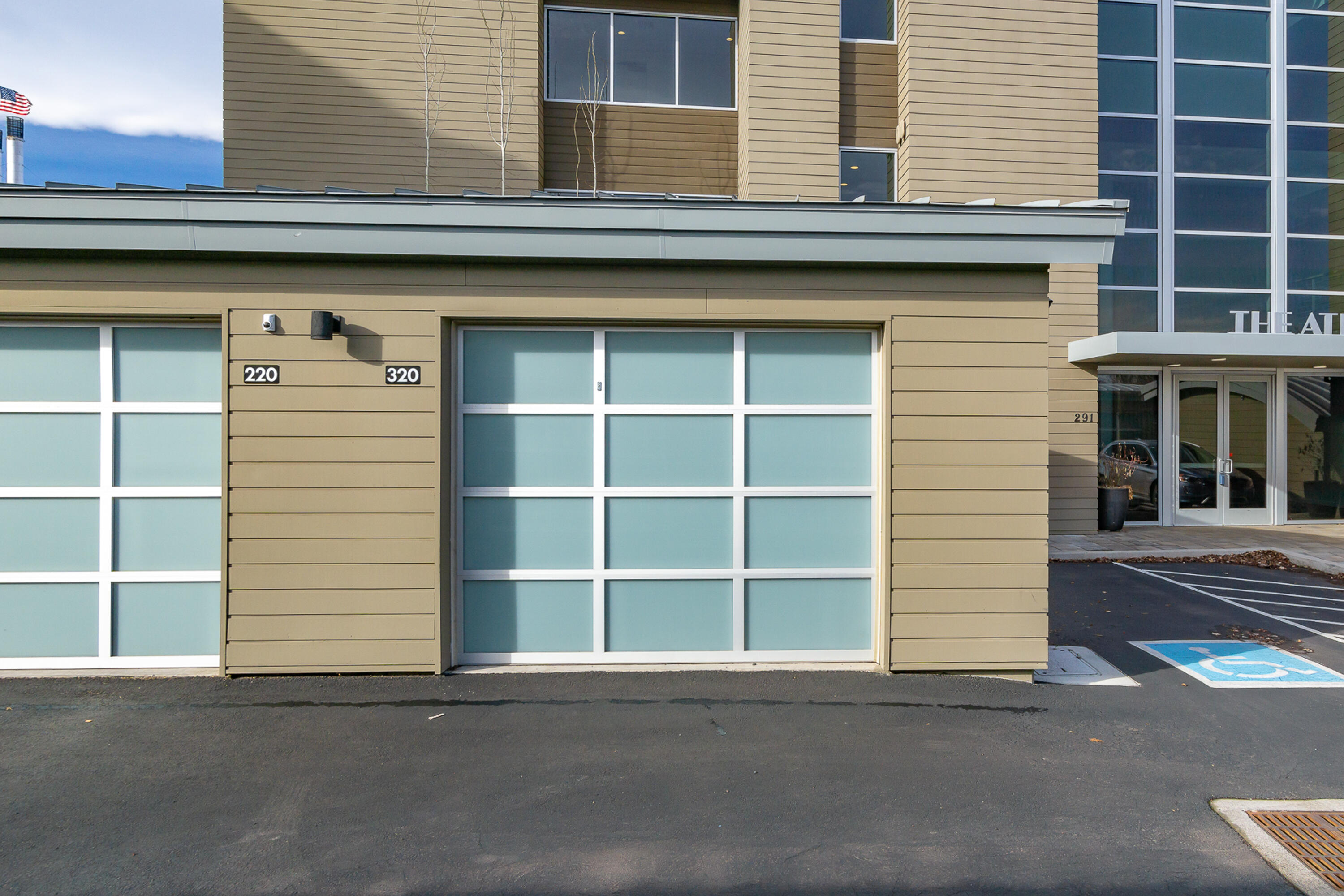 291 SW Bluff Drive, UNIT 320