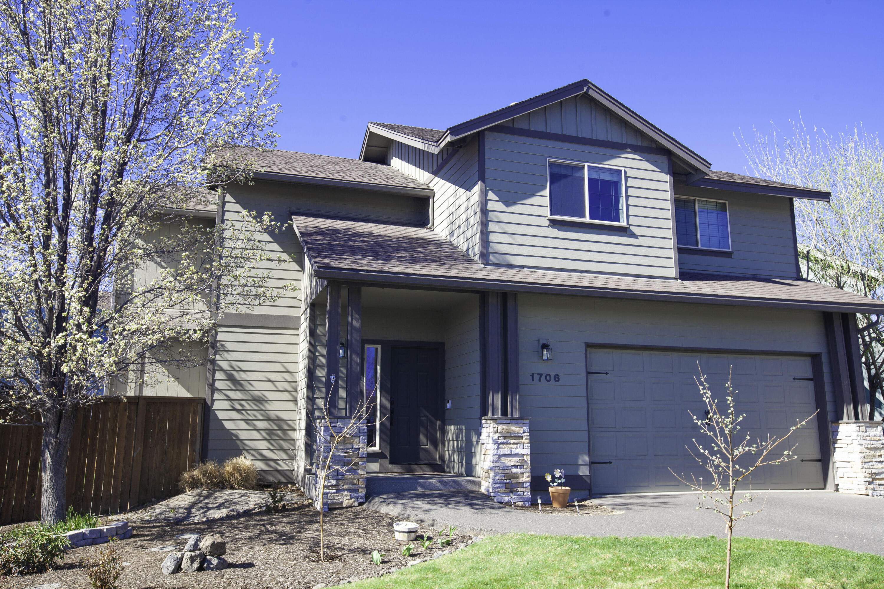 1706 NW Larch Avenue