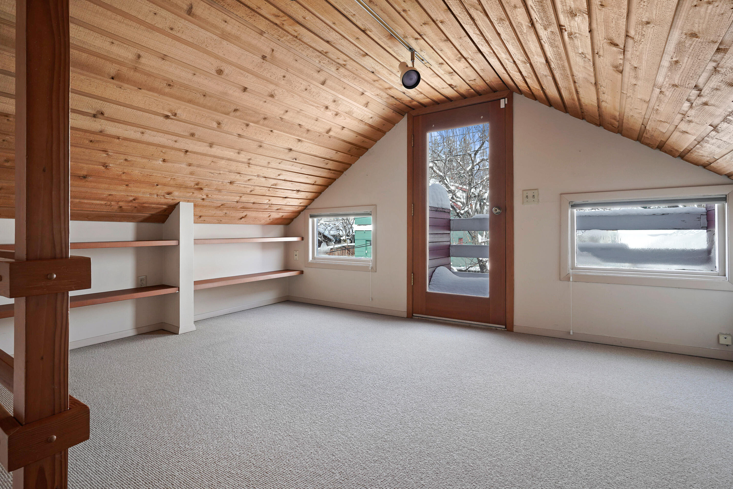 512 NW Delaware Avenue