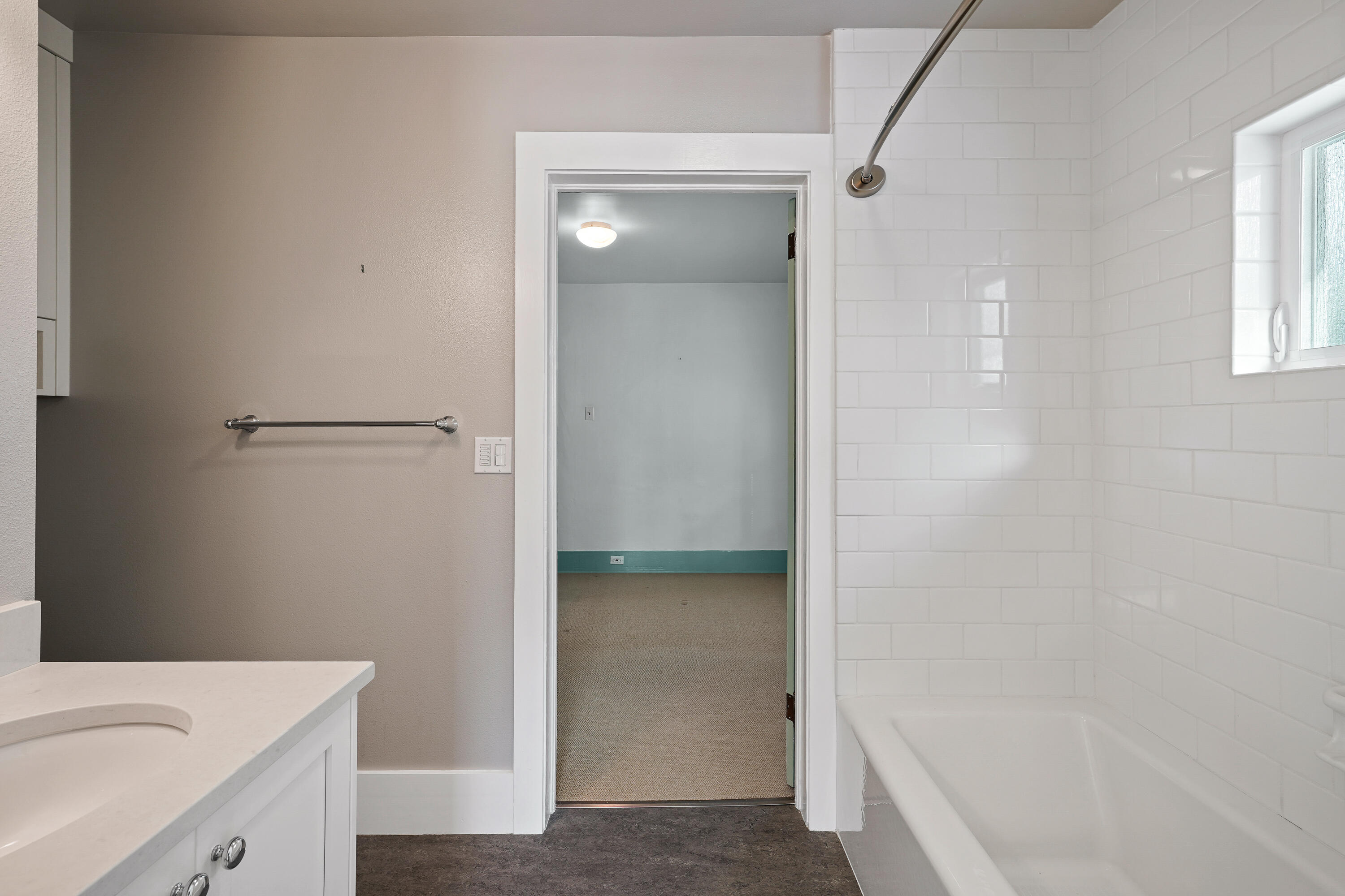 512 NW Delaware Avenue