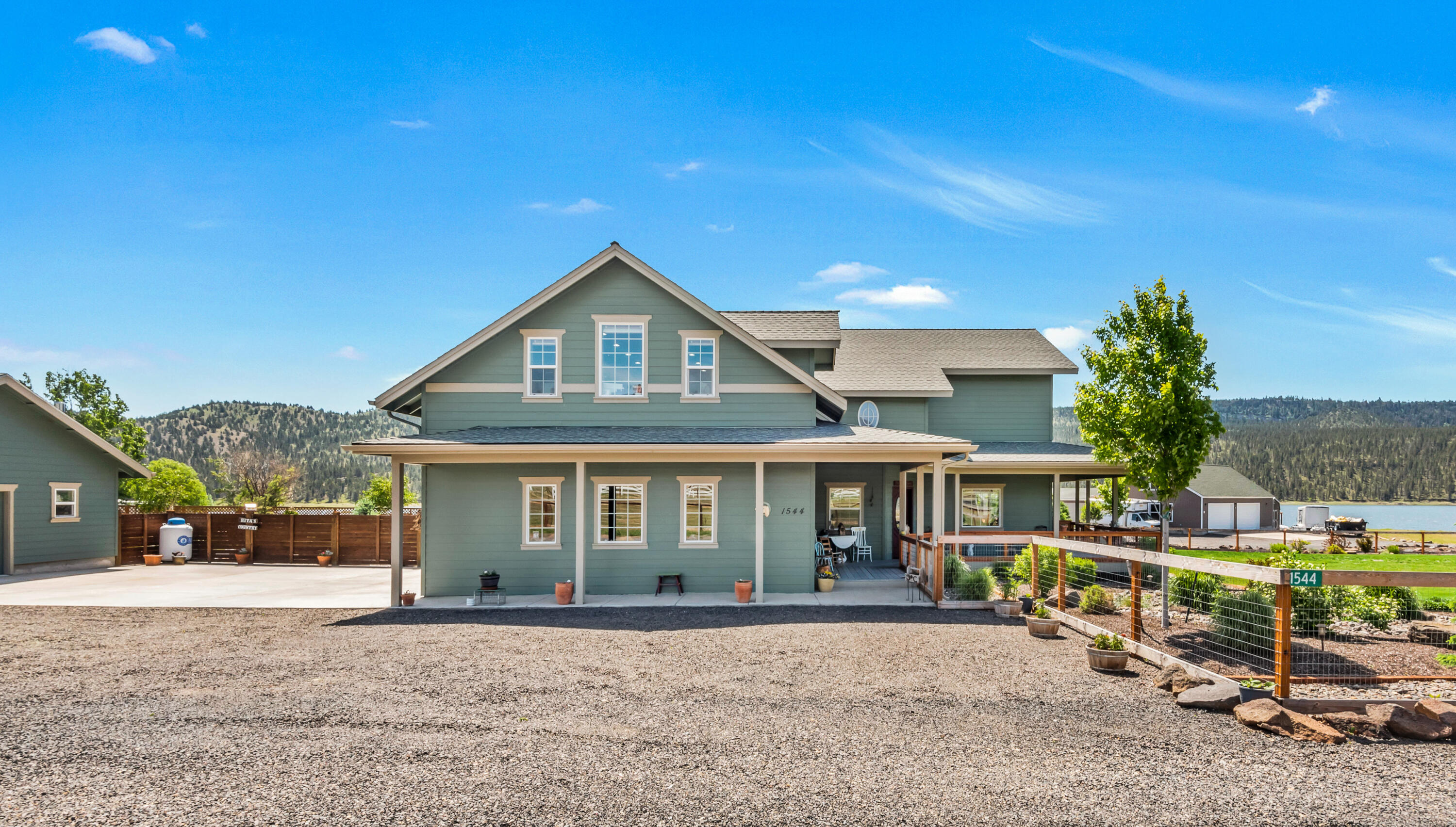 1544 NE Haytons Elk View Lane