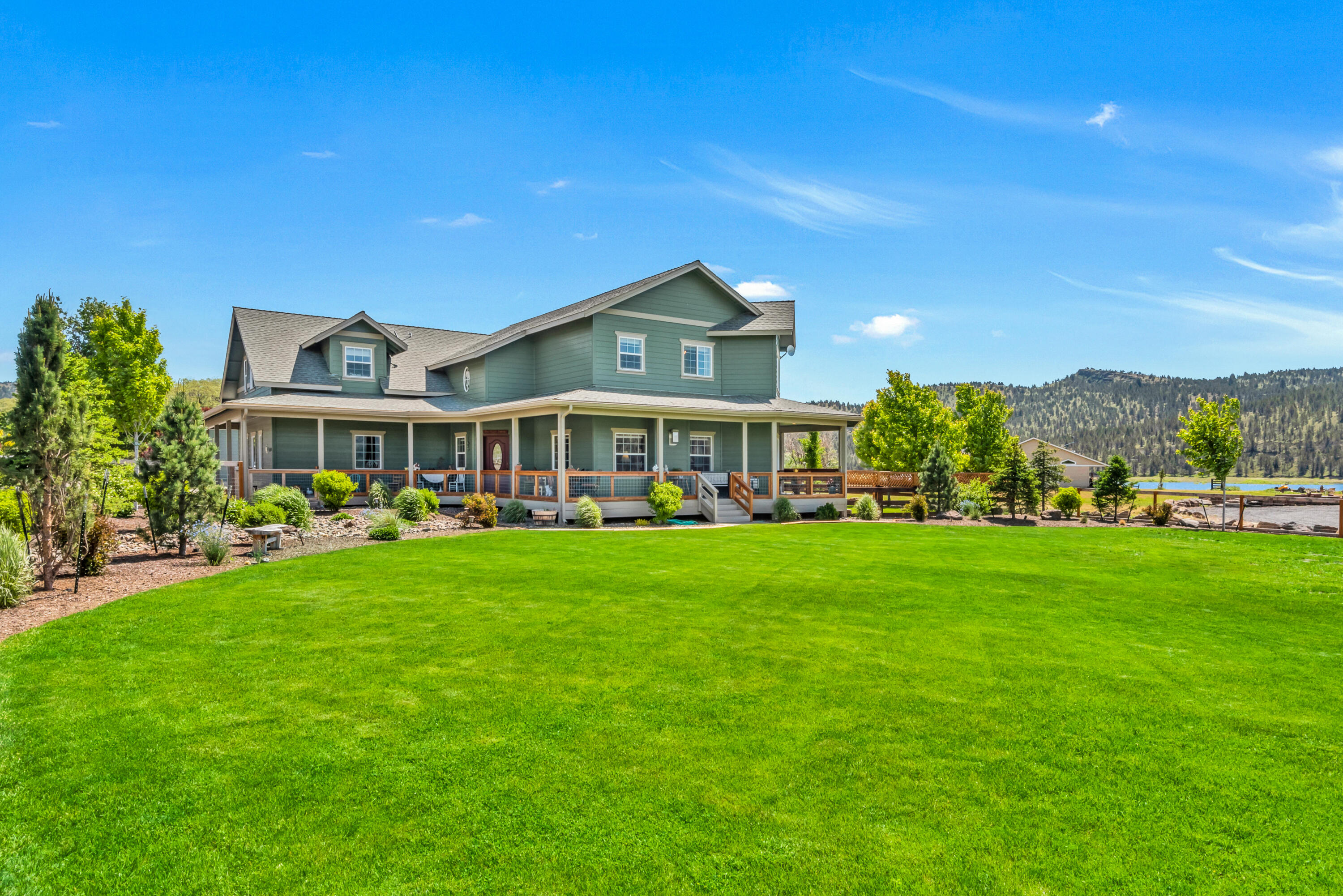 1544 NE Haytons Elk View Lane