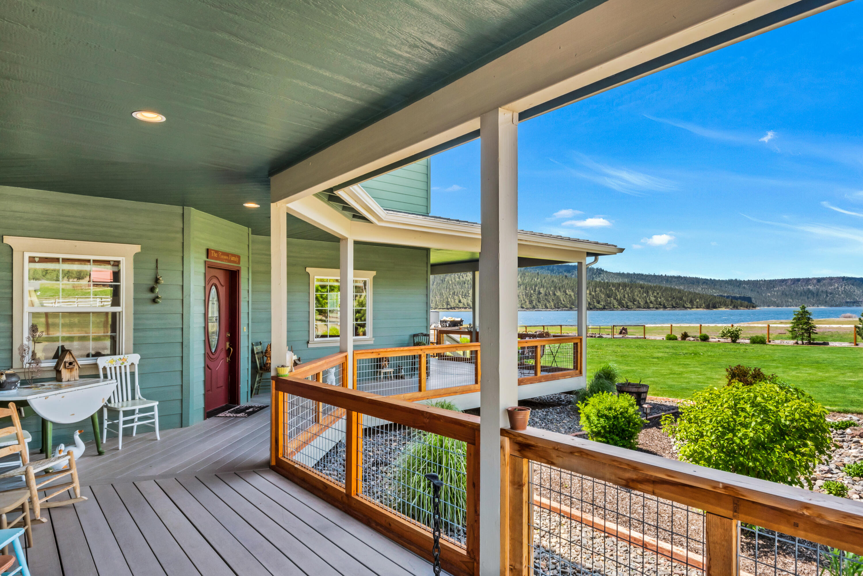 1544 NE Haytons Elk View Lane