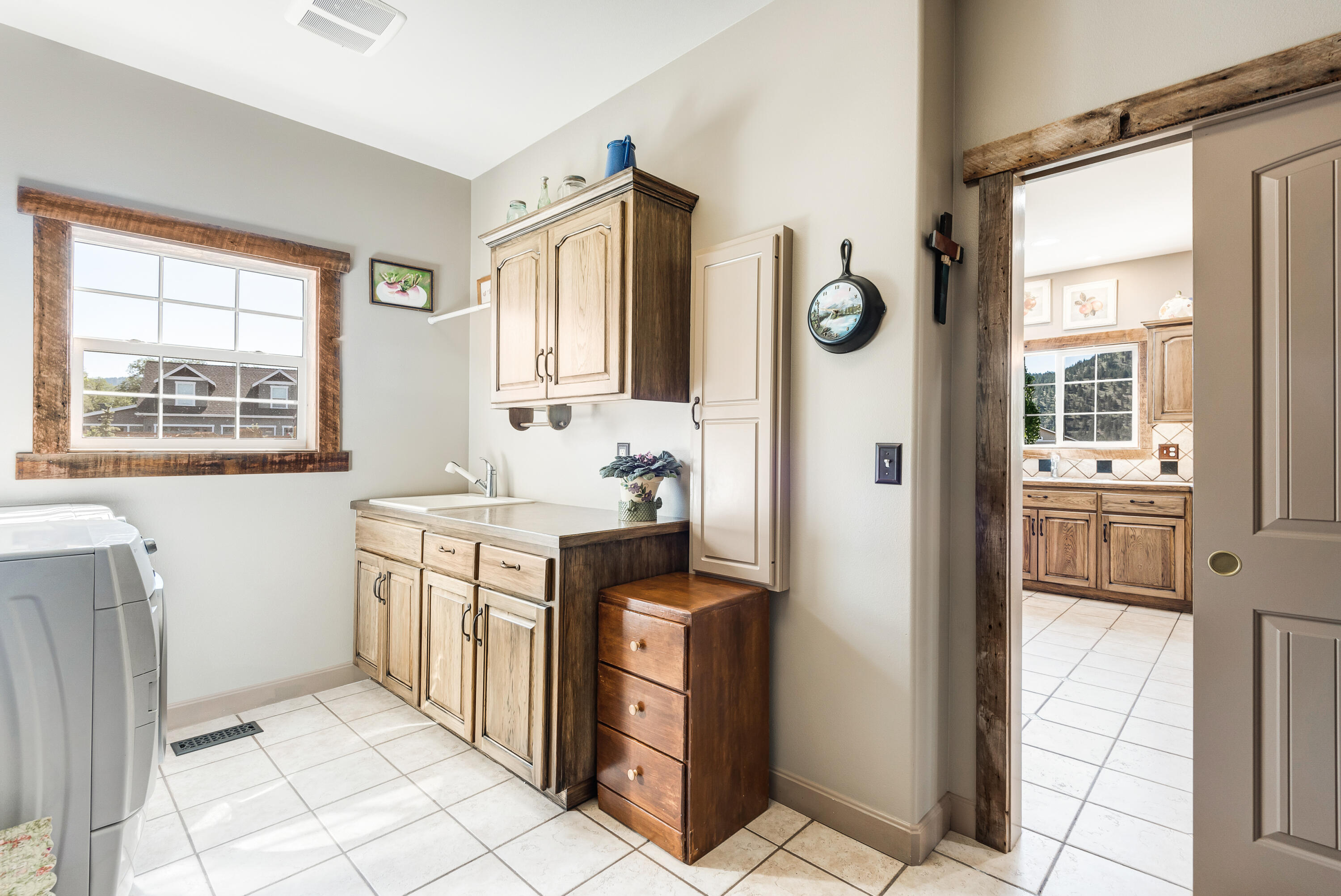 1544 NE Haytons Elk View Lane