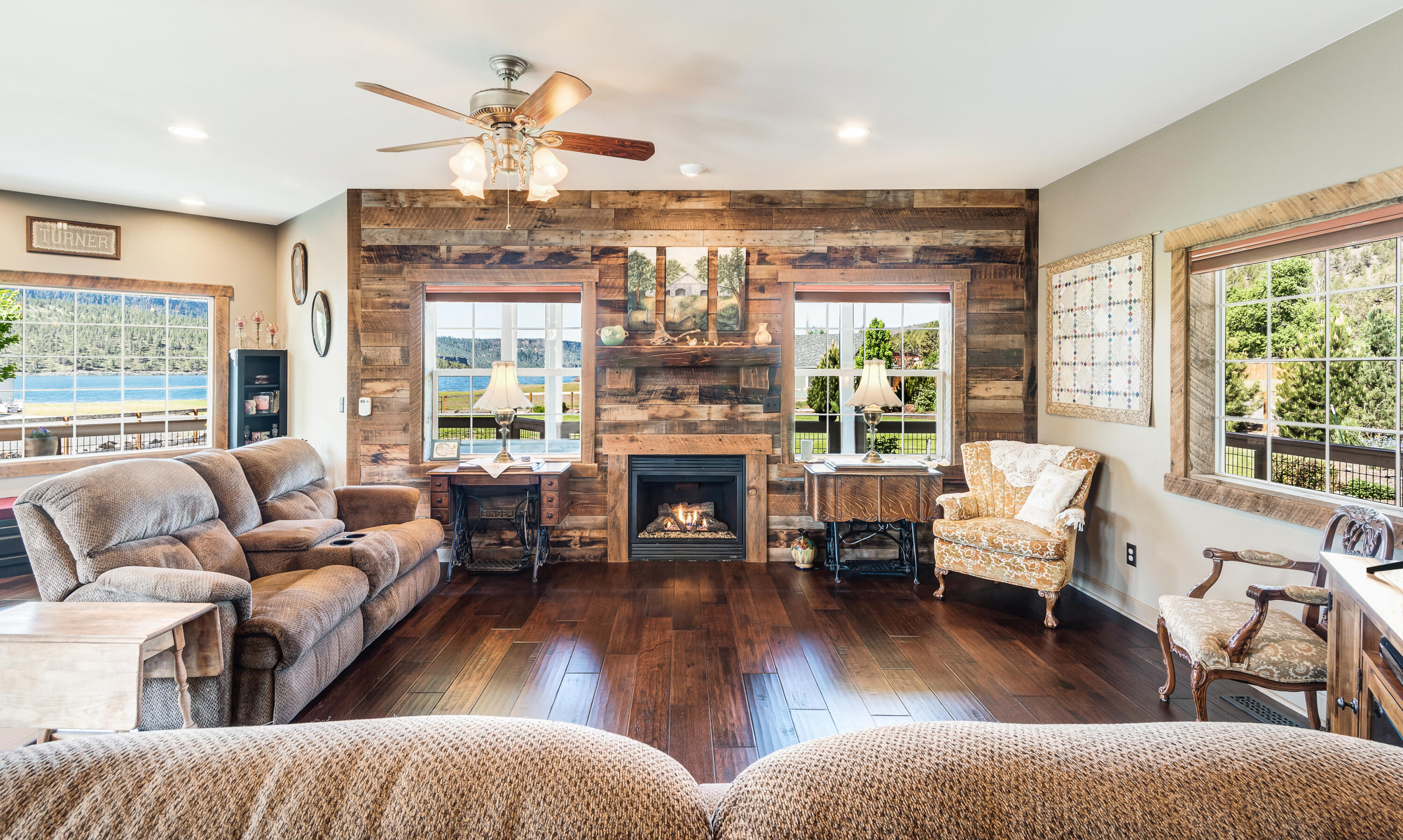 1544 NE Haytons Elk View Lane