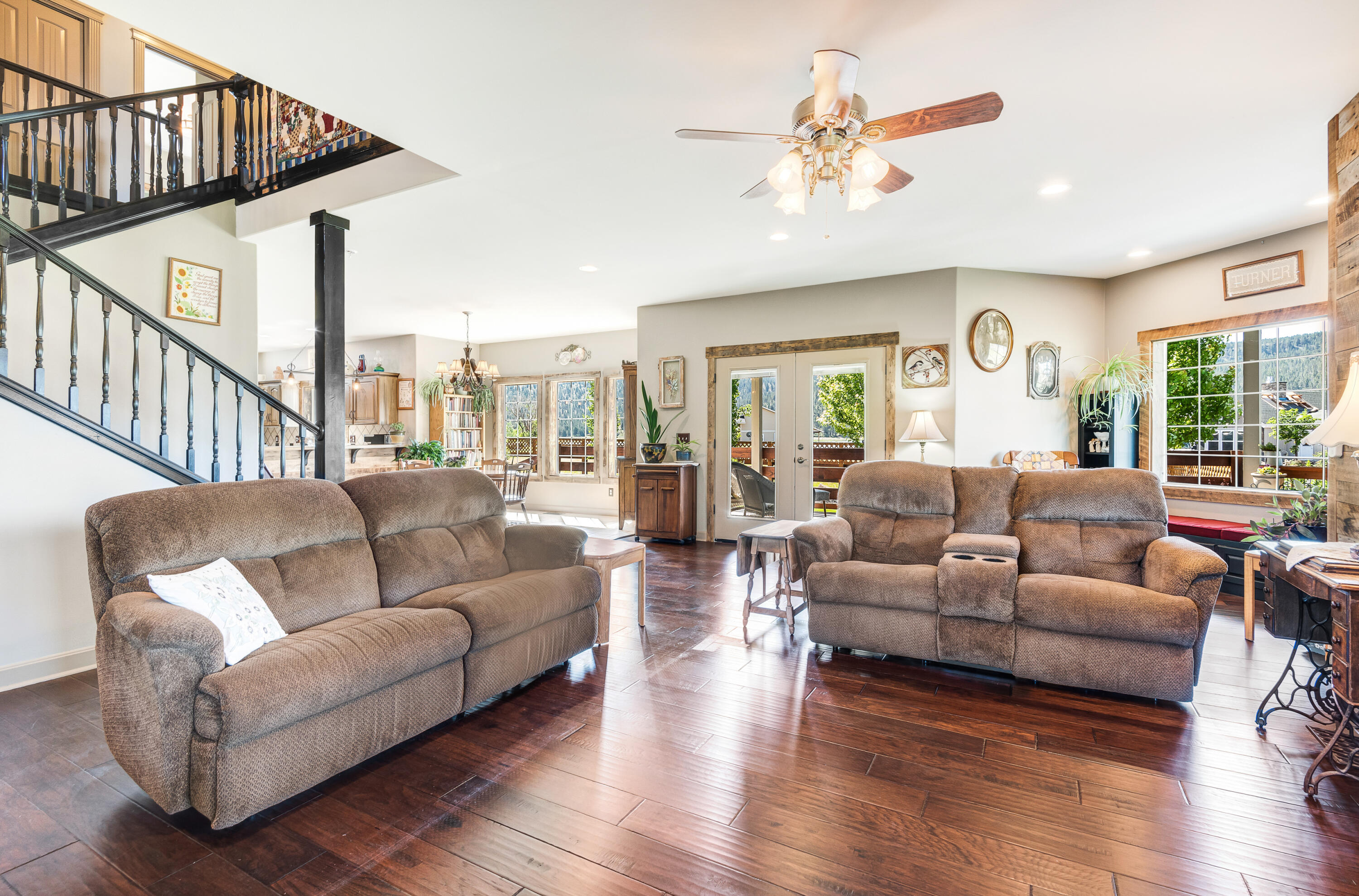 1544 NE Haytons Elk View Lane