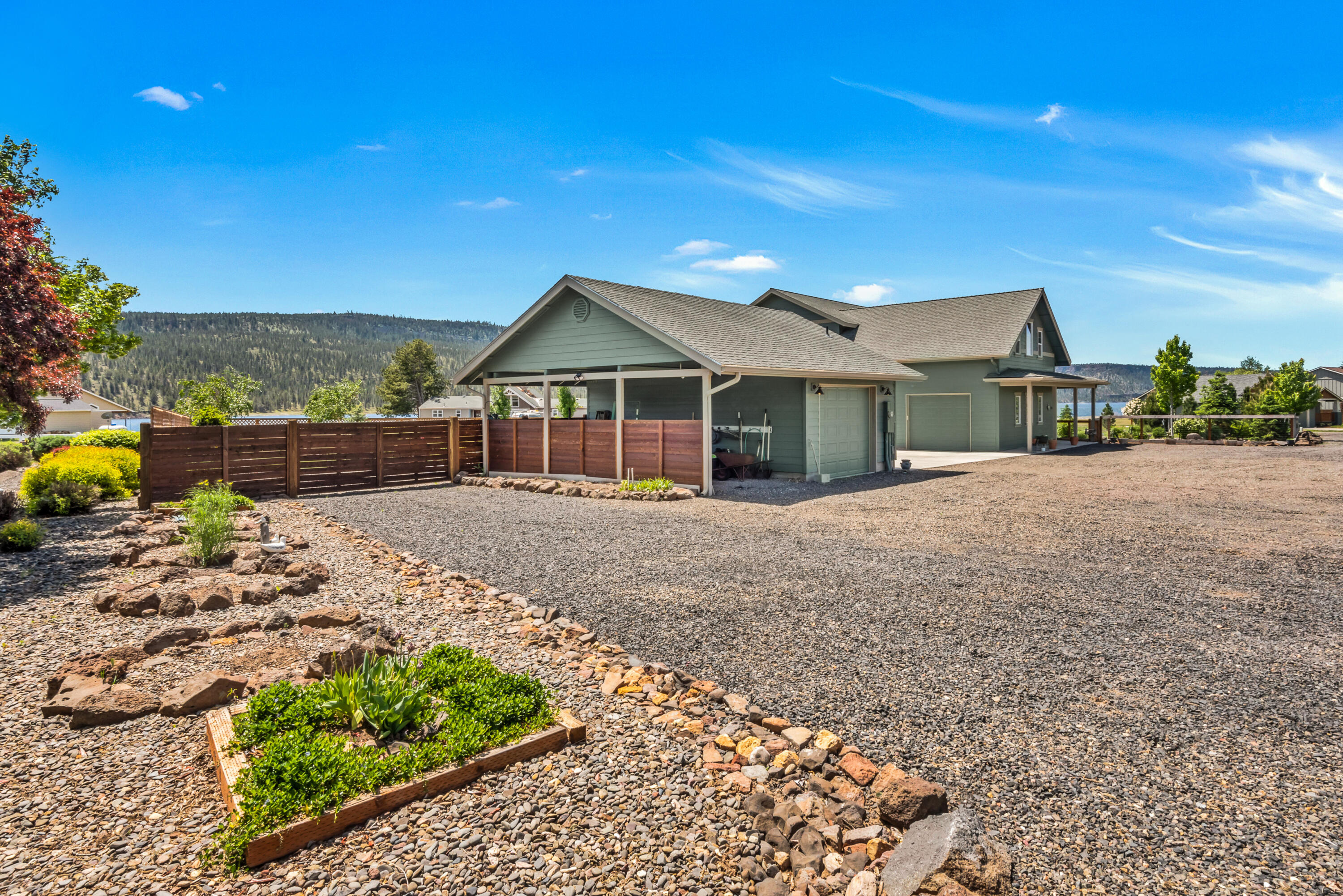 1544 NE Haytons Elk View Lane