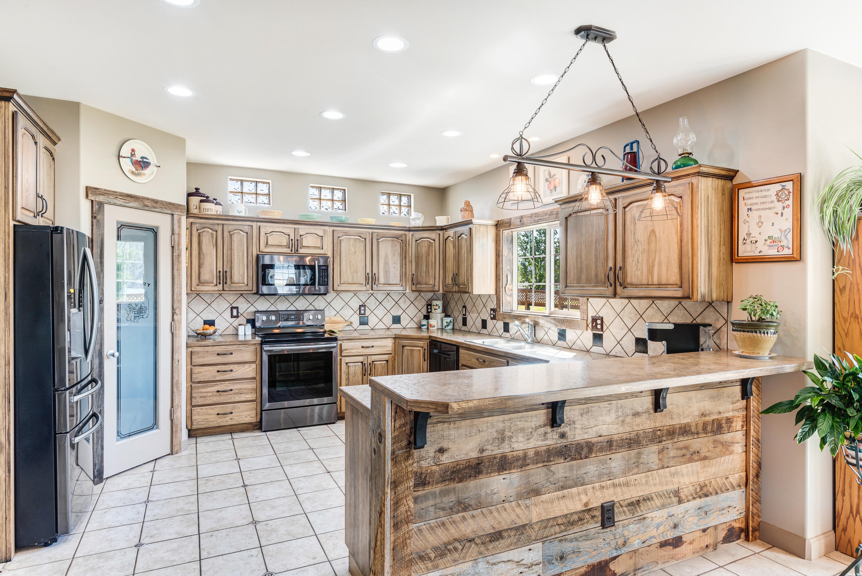 1544 NE Haytons Elk View Lane