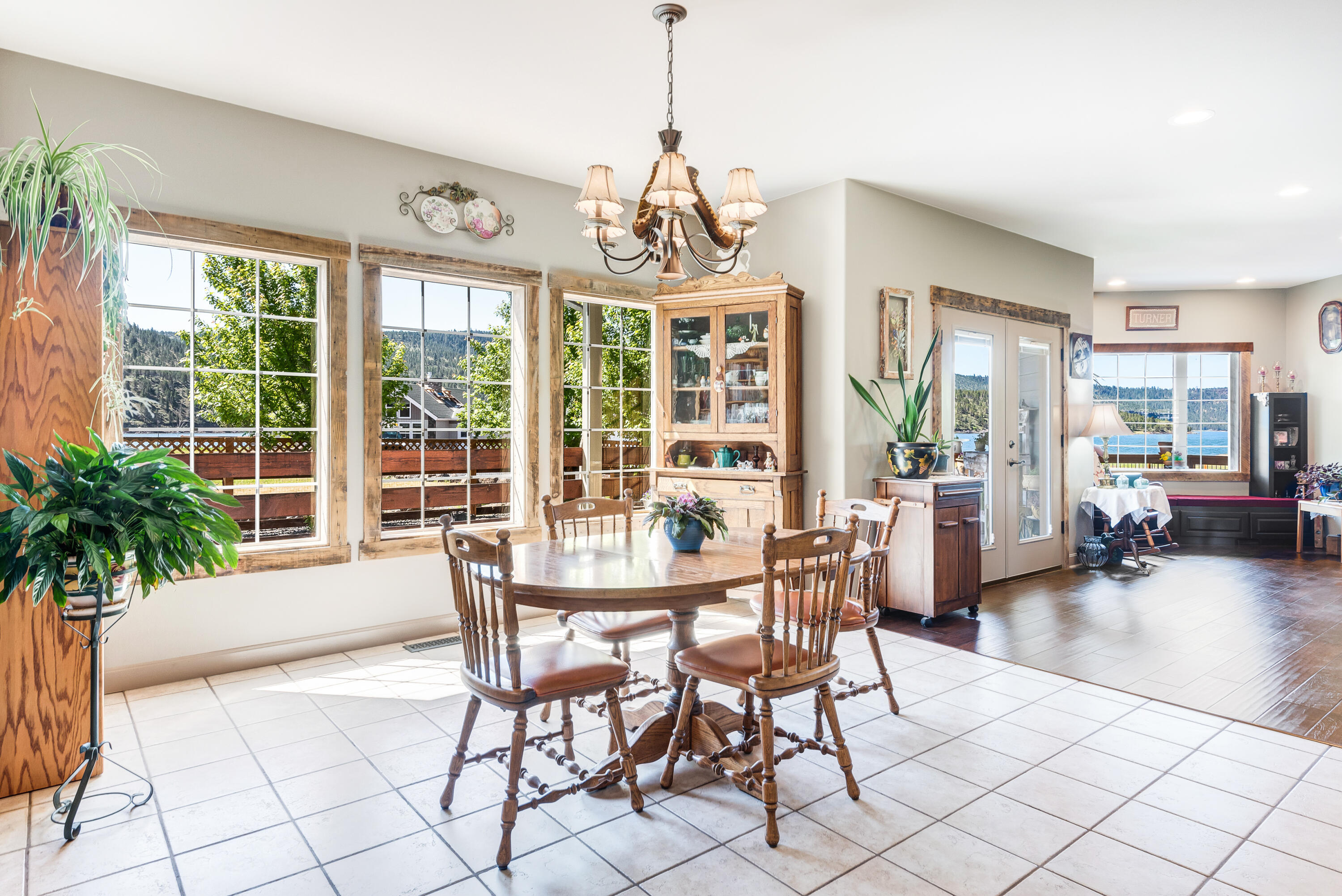 1544 NE Haytons Elk View Lane