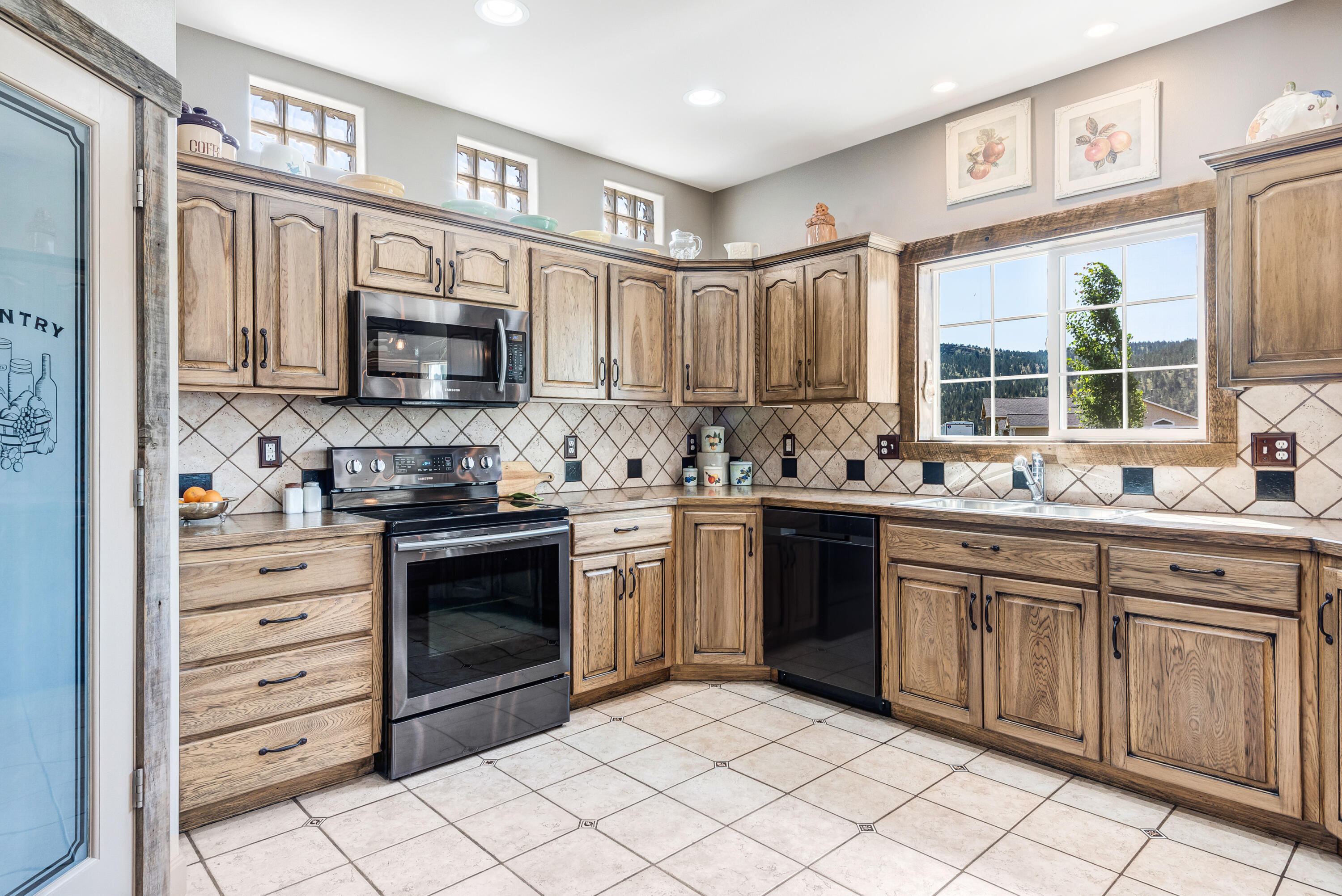 1544 NE Haytons Elk View Lane