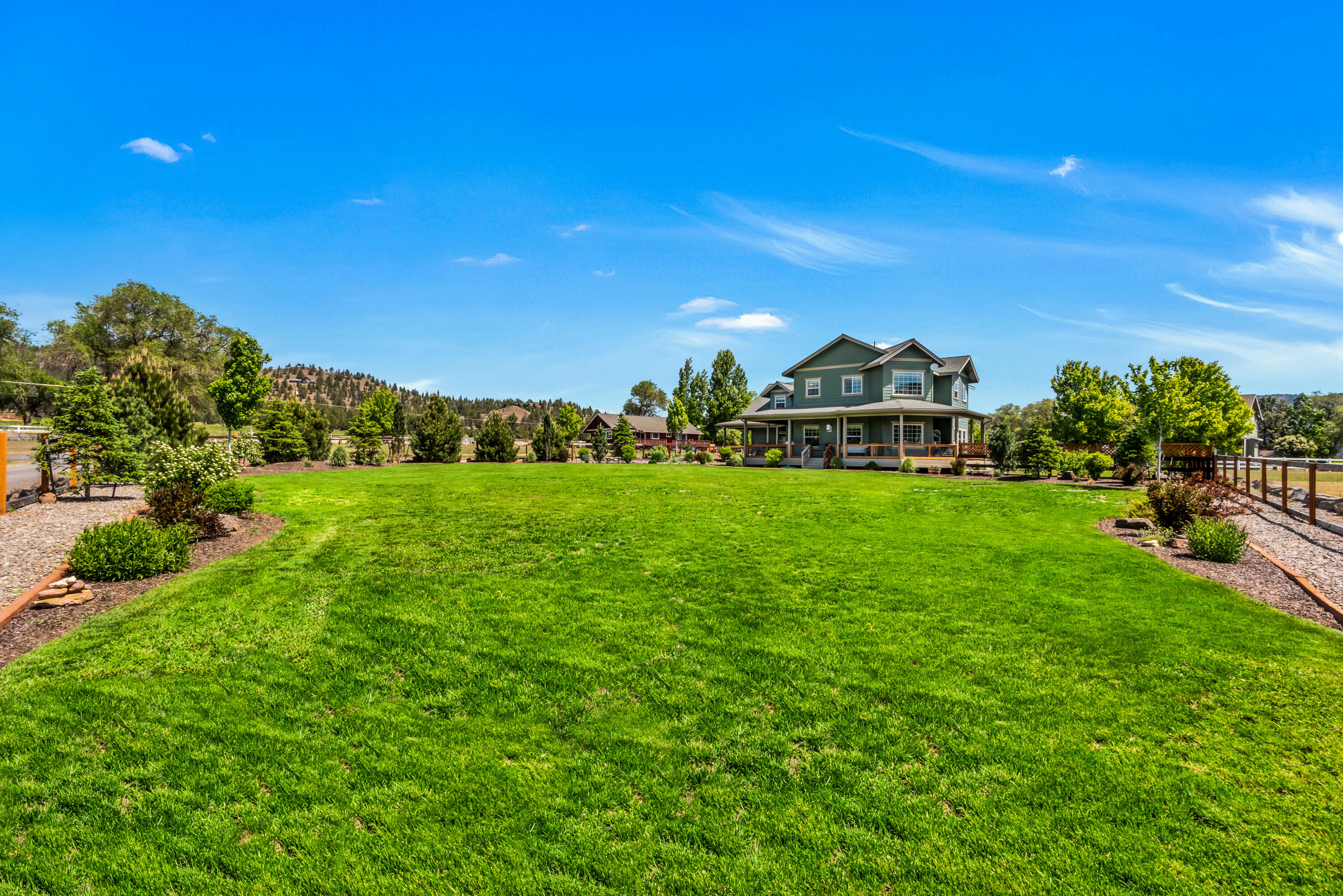 1544 NE Haytons Elk View Lane