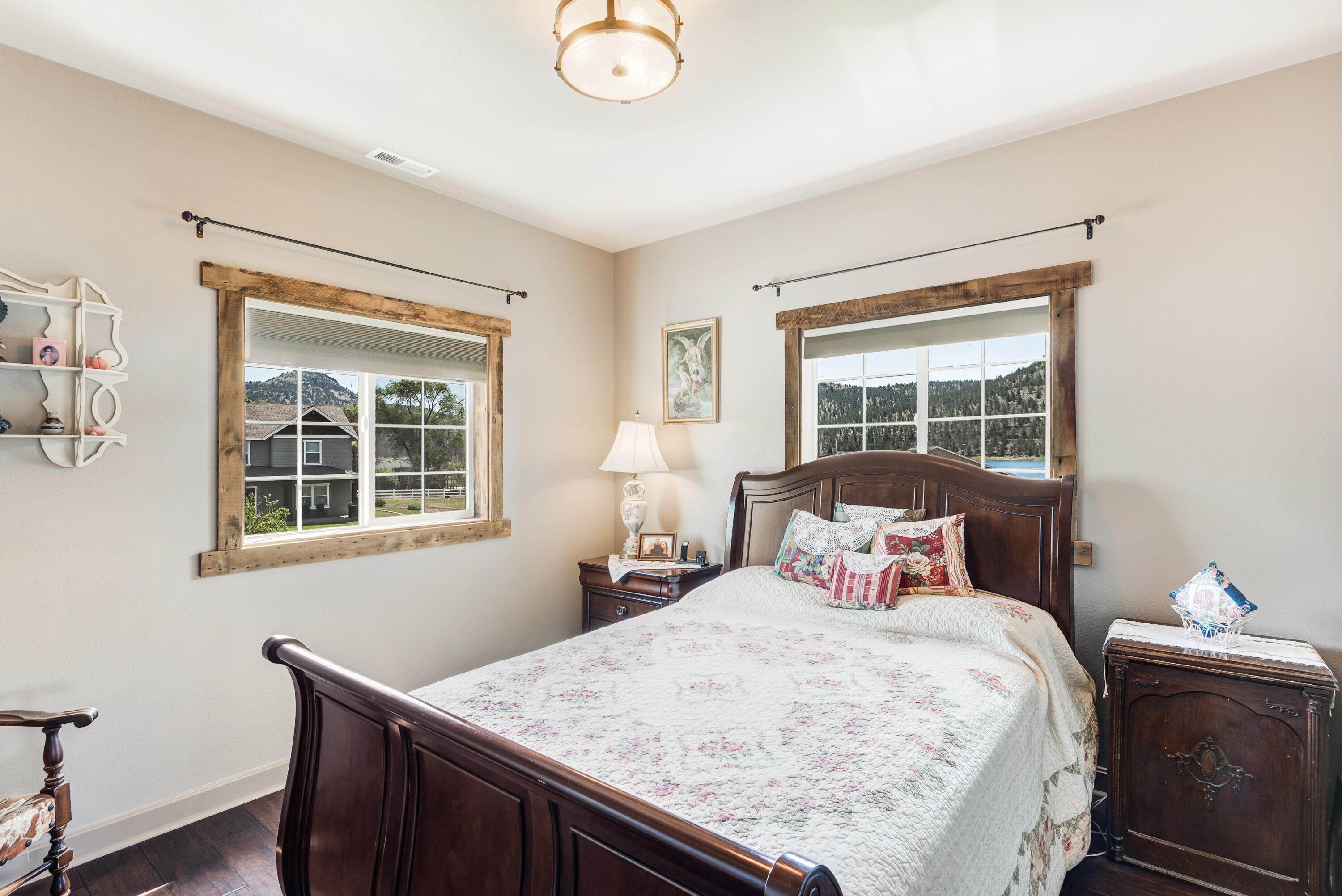 1544 NE Haytons Elk View Lane